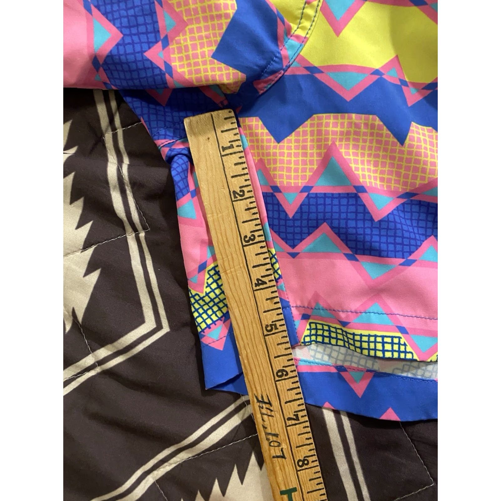 Chubbies Chubbies Trunks Swim L Geometric Multicolor Lined 5.5” Inseam Men’s Retro Beach Size US 33 - 6 Thumbnail
