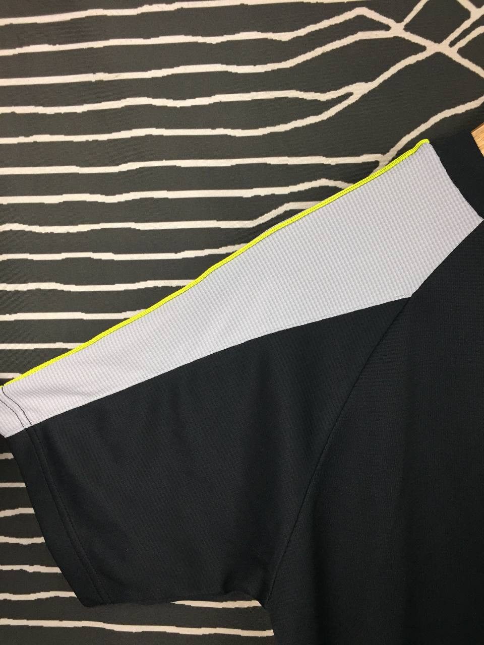 Nike Nike Fit Dry Neon Green Swoosh Logo Performance Tee Size US M / EU 48-50 / 2 - 5 Thumbnail