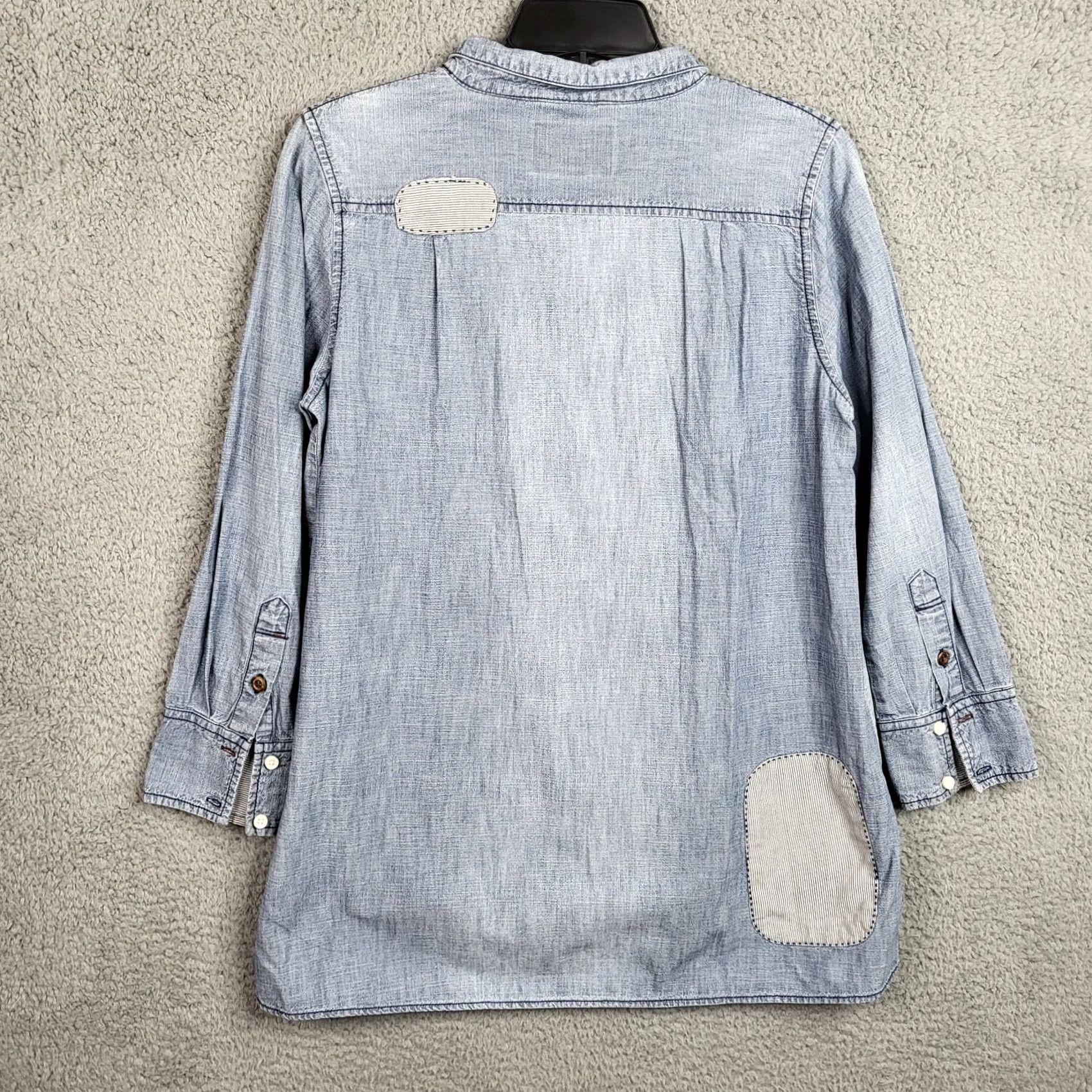Levi's Levi's Button-Up Chambray Shirt 3/4 Sleeve Women M Blue Regular Size Levi's Shirt Women M Blue Chambray Button-Up 3/4 Sleeve Casual Everyday Size M / US 6-8 / IT 42-44 - 3 Thumbnail