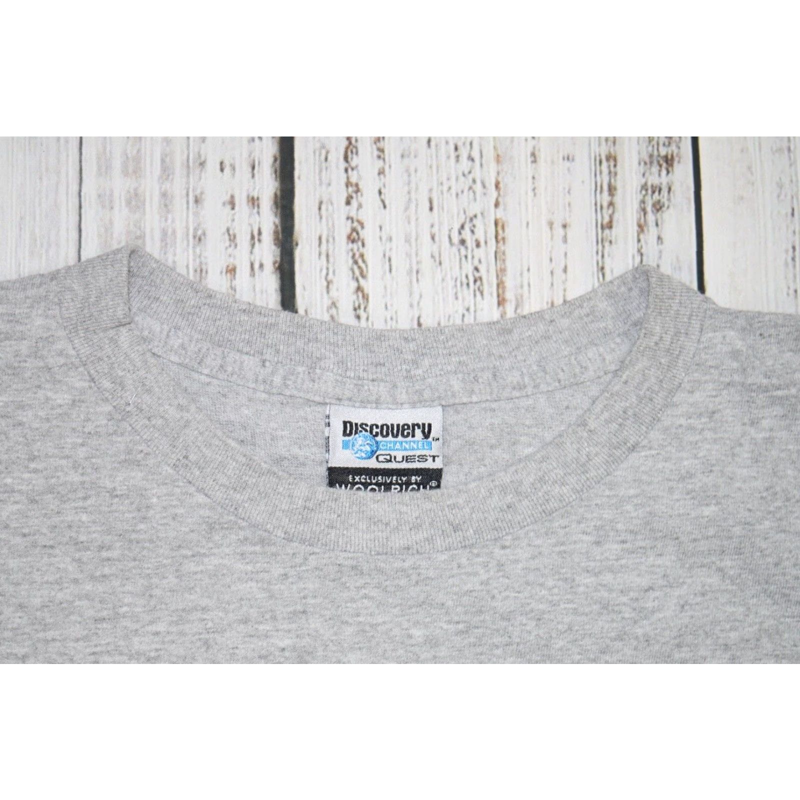 Vintage VINTAGE Woolrich DISCOVERY QUEST T-Shirt Men 2XL Gray Crew Neck USA Made Graphic Tee Size US XXL / EU 58 / 5 - 3 Thumbnail
