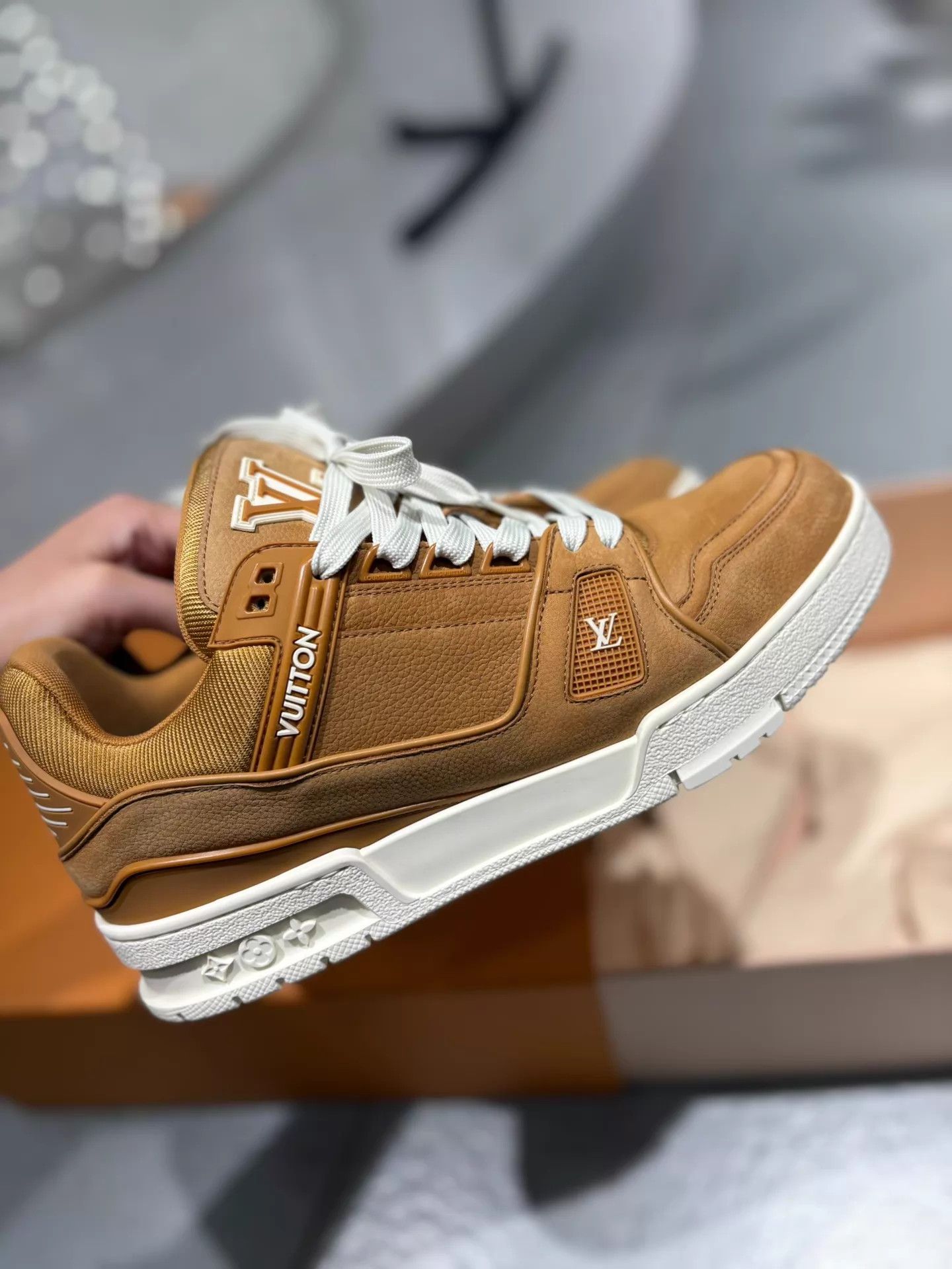 Louis Vuitton LV 25 Suede Brown Men's Trainer 40.5 99New w/ box Size US 7.5 / EU 40-41 - 3 Thumbnail