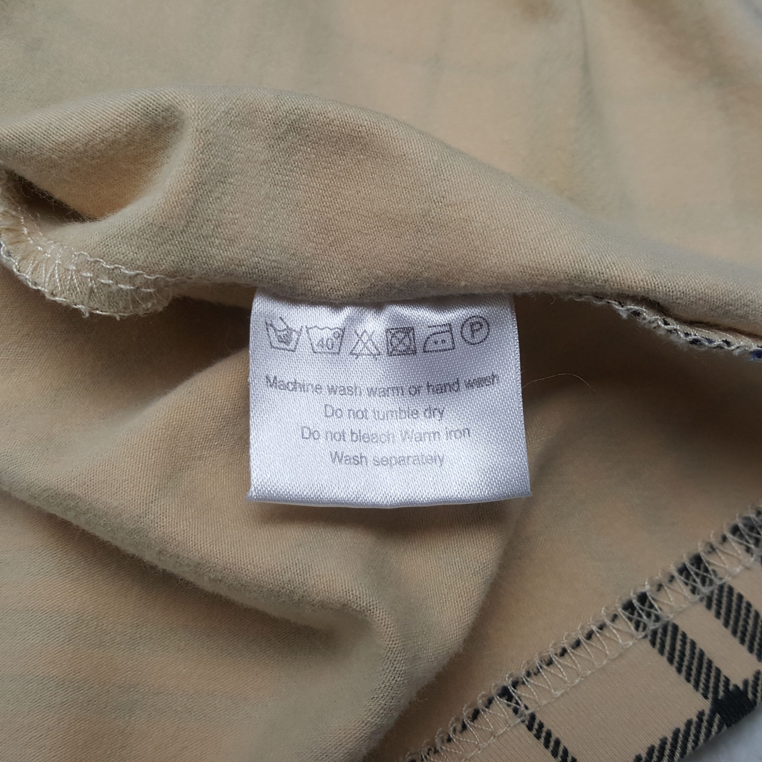 Burberry Burberry London Fashion Brand Custom Art Tshirt C299N55 Size US XL / EU 56 / 4 - 10 Thumbnail