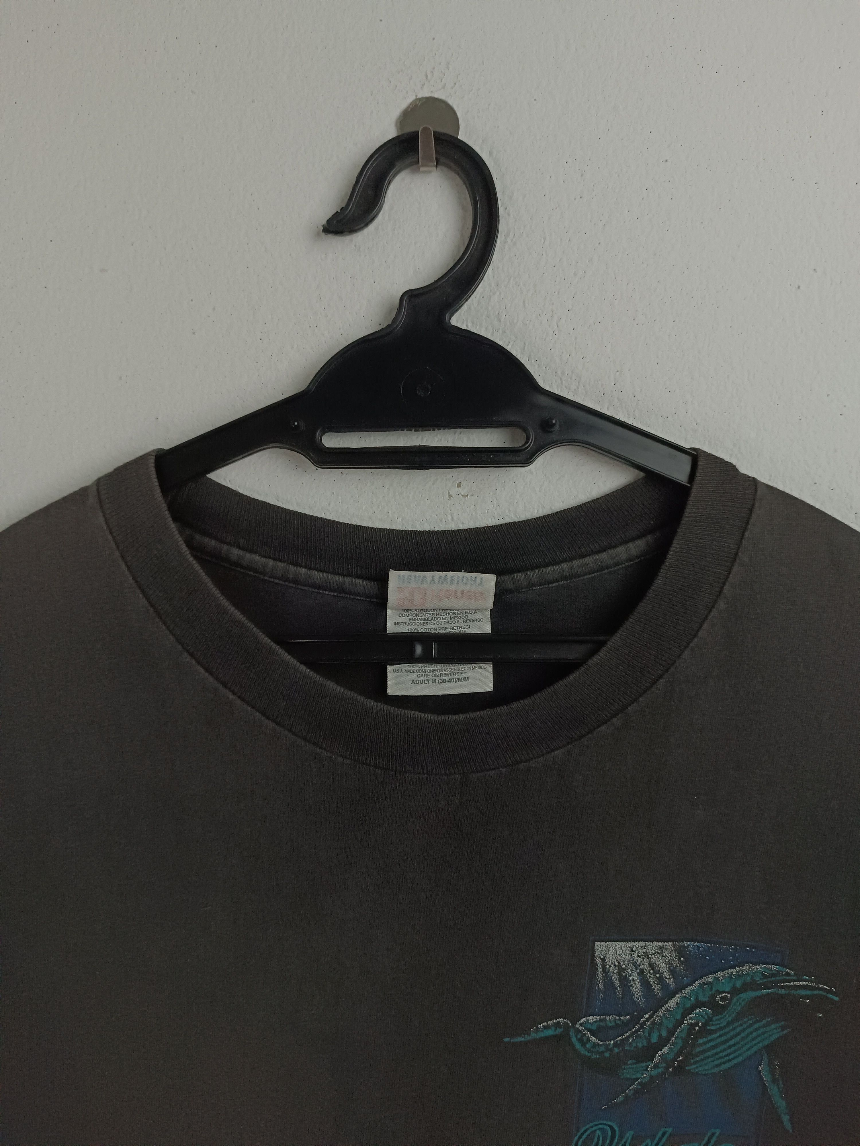 Vintage FADED VINTAGE 90'S MAUI WHALE ISLAND GIANT HAWAII GUAM TEE Size US M / EU 48-50 / 2 - 9 Thumbnail