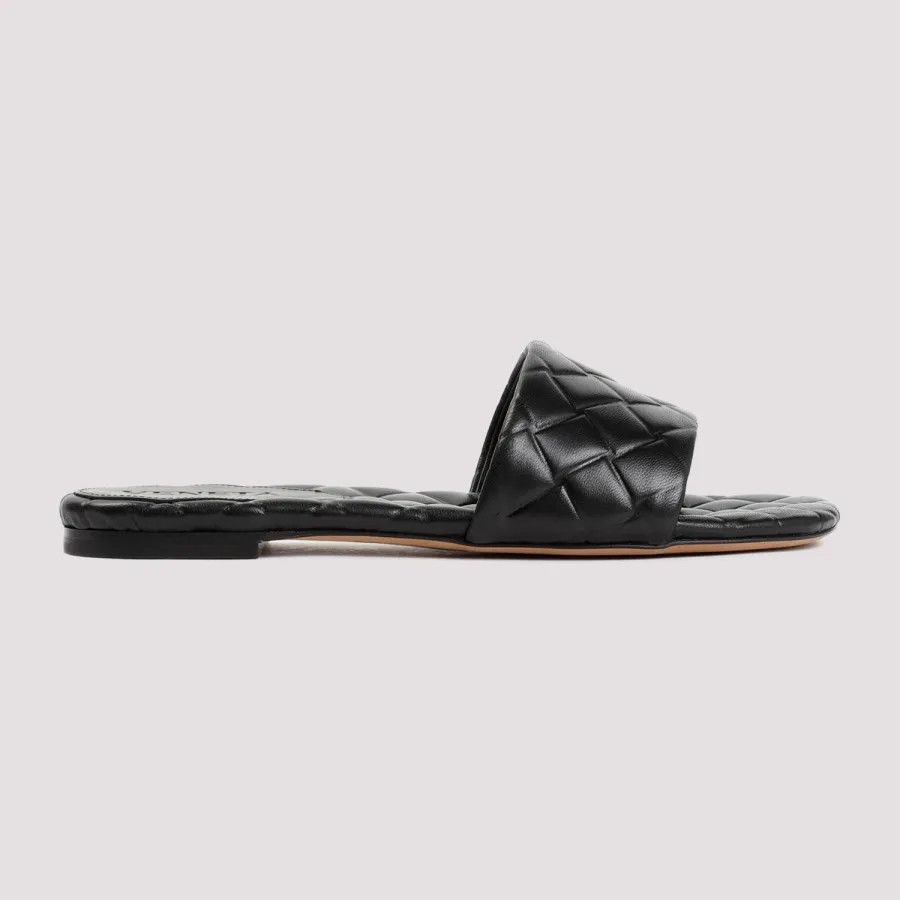 o1n1vont1225 Amy Flat Mules in Black