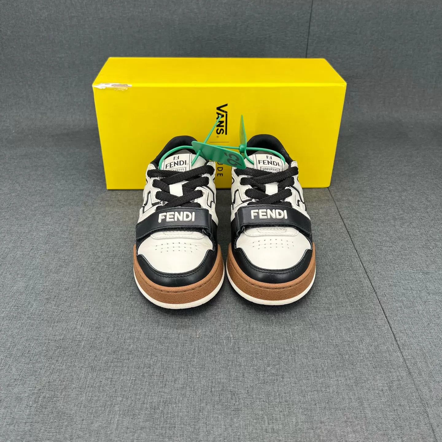 Fendi FENDI Match Black/White/Beige 35.5 99 New Size US 5 / IT 35 - 2 Thumbnail
