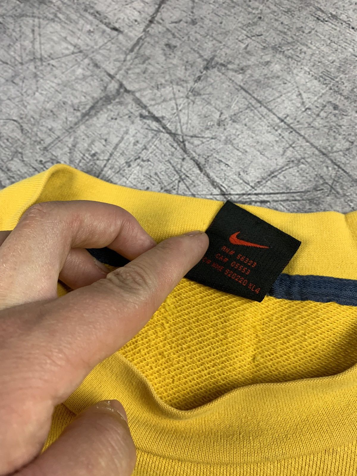 Nike Vintage Nike Sweatshirt Crewneck Embroidered Logo Trashed Size XXS / US 00 / IT 34 - 7 Thumbnail
