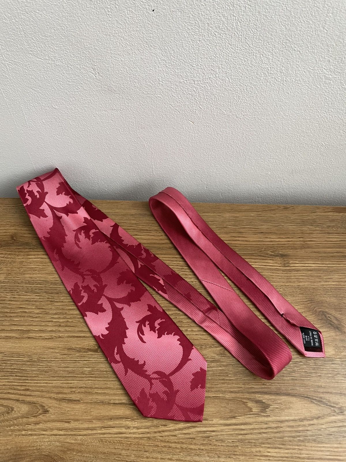 Versace RARE VERSACE Classic Red Silk Tie Printed Logo Abstract Size ONE SIZE - 15 Thumbnail