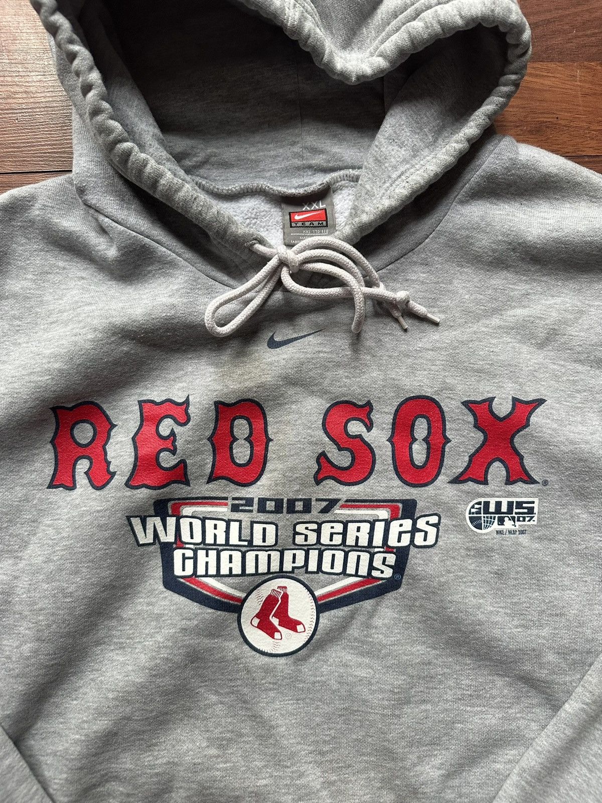 Nike × Vintage Vintage Nike 2007 Red Sox World Series Hoodie Size US XXL / EU 58 / 5 - 2 Thumbnail