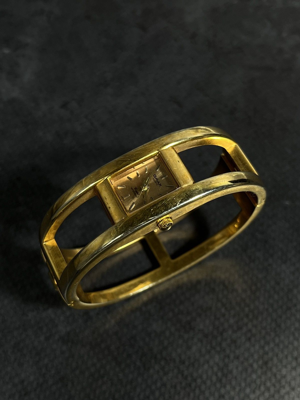 Japanese Brand Omax Gold Cuff Watch, Minimalist Design, Japanese Quartz Size ONE SIZE - 1 Thumbnail