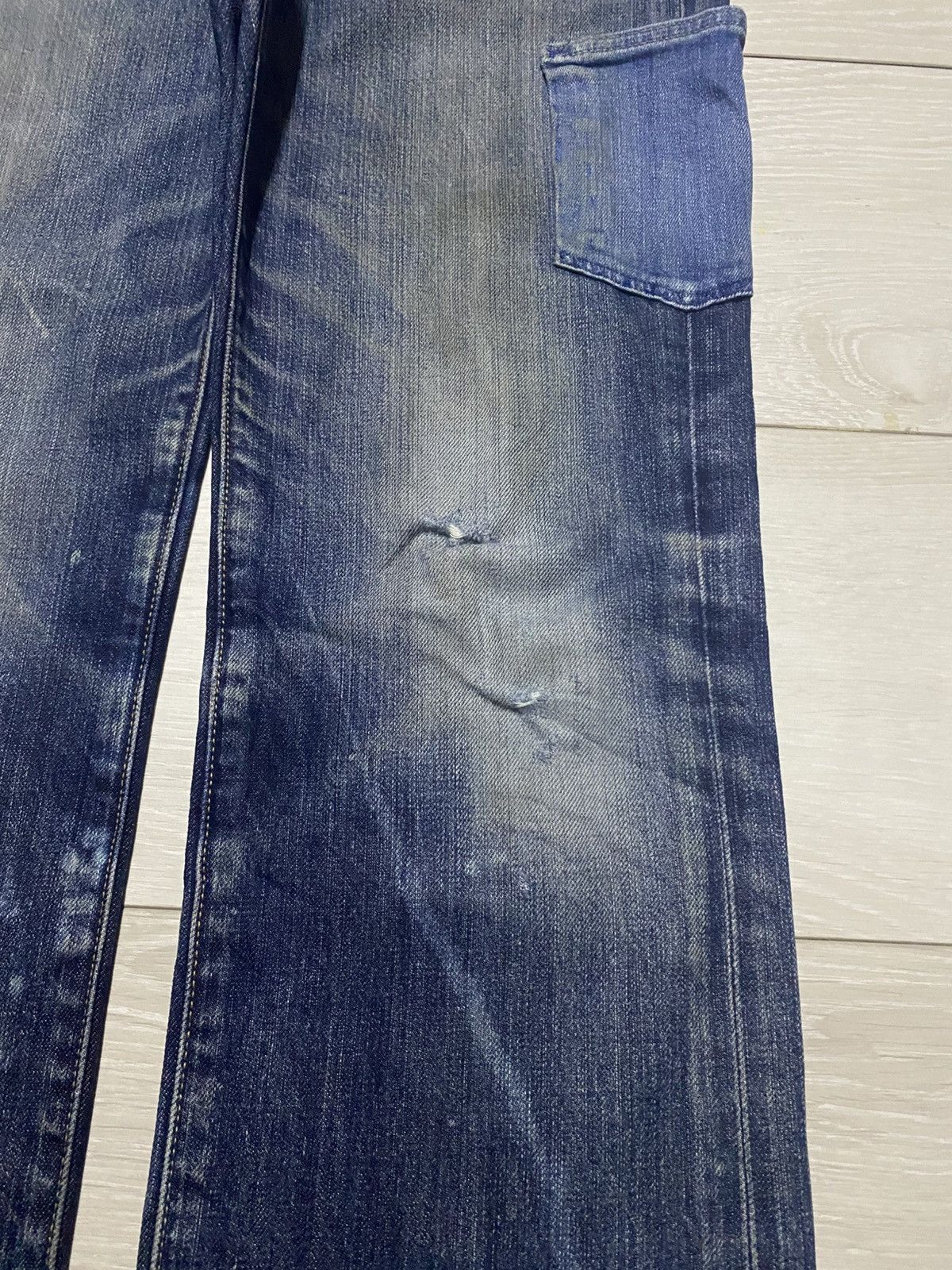 Uniqlo Vintage Uniqlo Mud Wash Distressed Loose Jeans Size US 31 - 8 Thumbnail