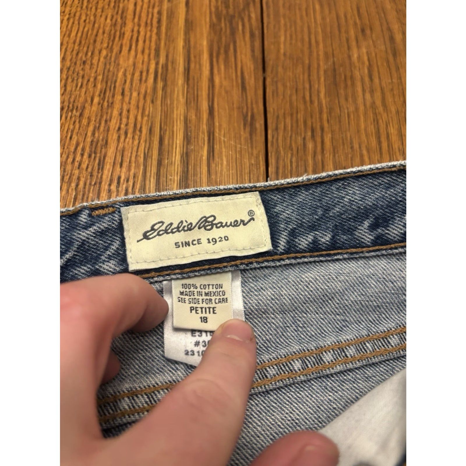 Eddie Bauer VINTAGE Eddie Bauer Jeans Woman 18P Blue Denim 5-Pocket Belt Loops Mom Fit Size 40" / US 18 - 3 Thumbnail