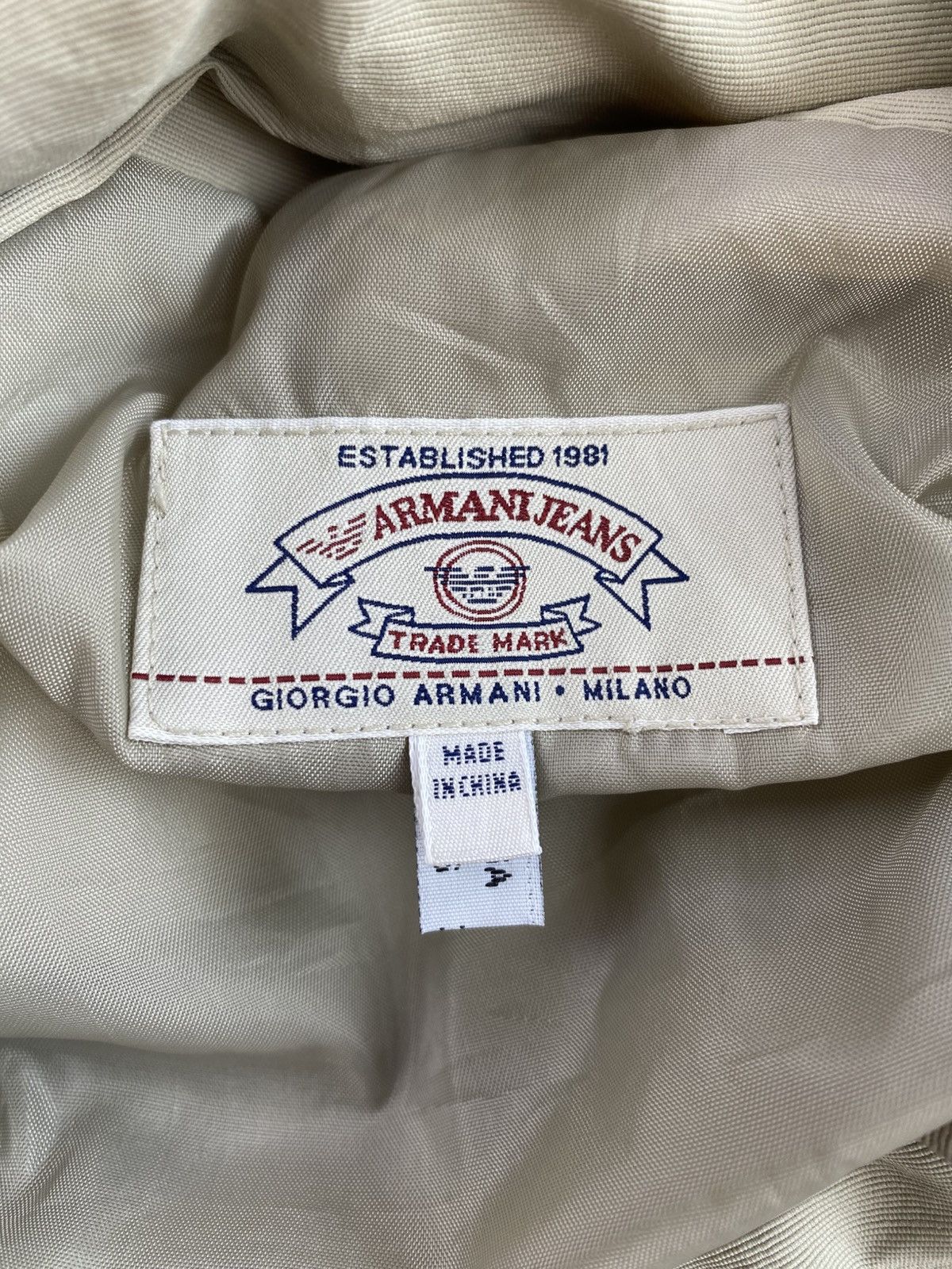 Emporio Armani 1990’s Armani Metallic Closures Quilted Beige Long Coat Size US L / EU 52-54 / 3 - 12 Thumbnail