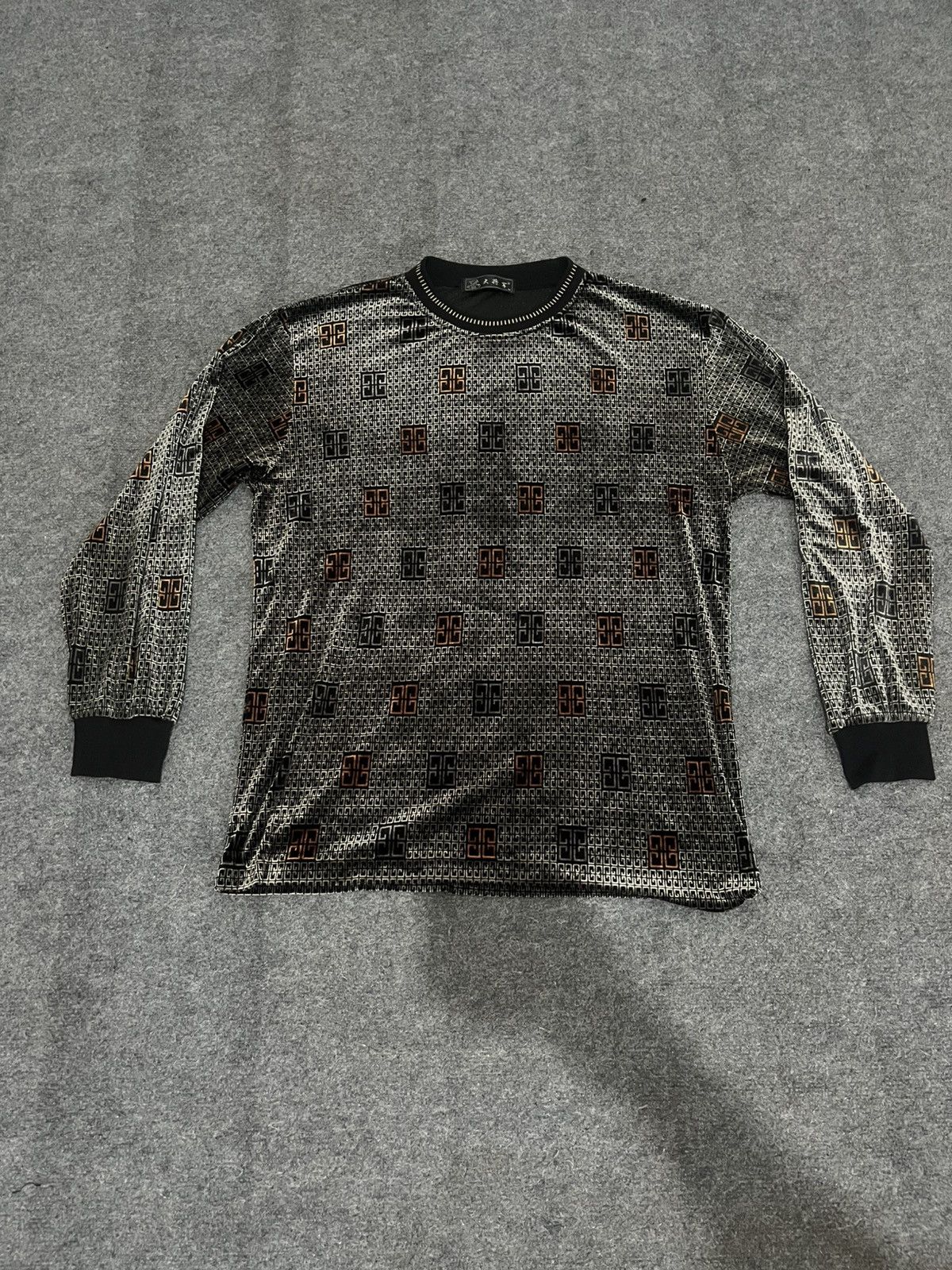 Japanese Brand Vintage General Monogram Velour Longsleeve 4G Luxury Size US L / EU 52-54 / 3 - 8 Thumbnail