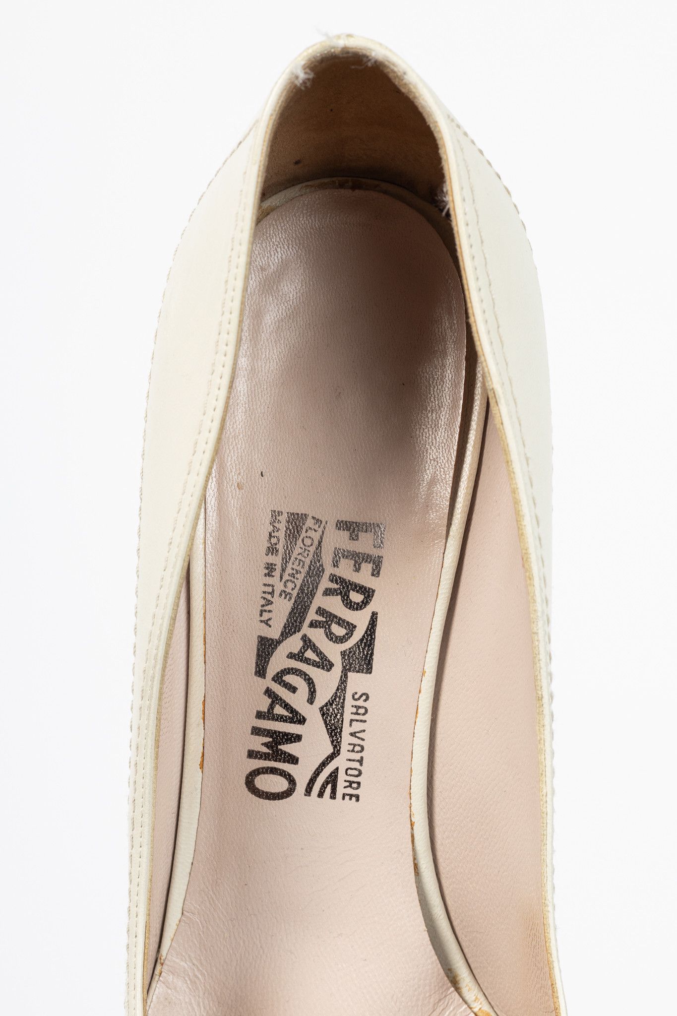 Salvatore Ferragamo Salvatore Ferragamo Gannett 85 Kid Leather Fringe Pumps Size US 9.5 / IT 39.5 - 9 Thumbnail