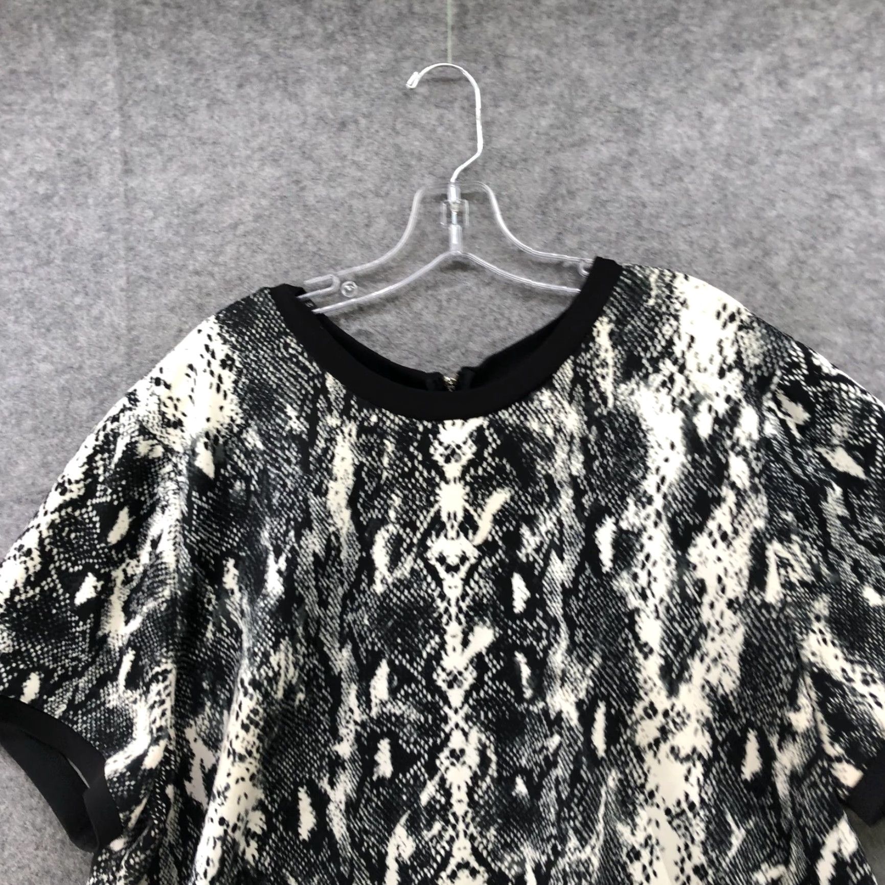 Calvin Klein Calvin Klein Animal Print Top Womens 2X Short Sleeve Crewneck Black Ivory Size XXL / US 16-18 / IT 52-54 - 3 Thumbnail