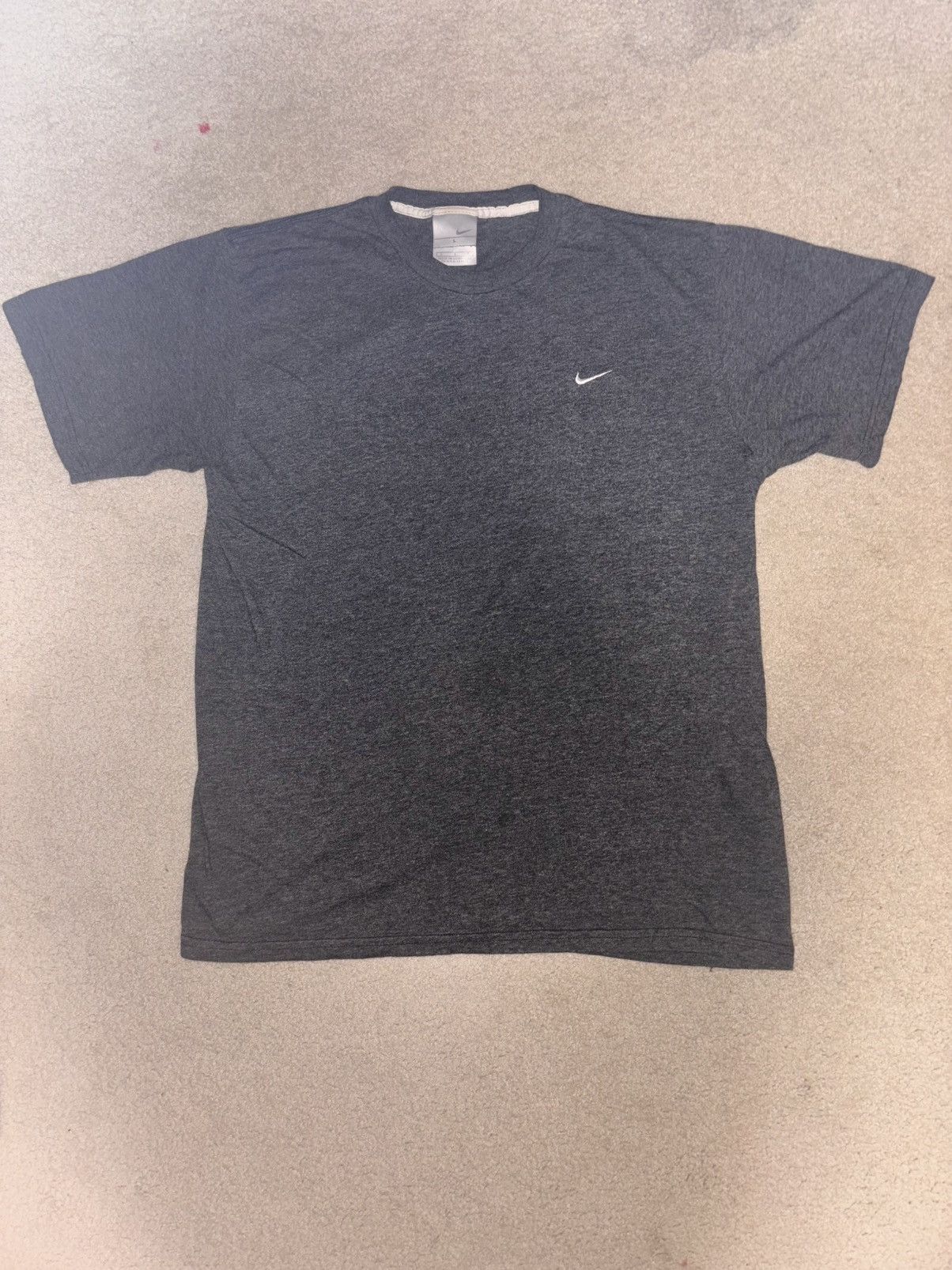 Nike × Vintage VTG Y2K Nike Essential Embroidered T-Shirt Gray Size L Size US L / EU 52-54 / 3 - 1 Thumbnail
