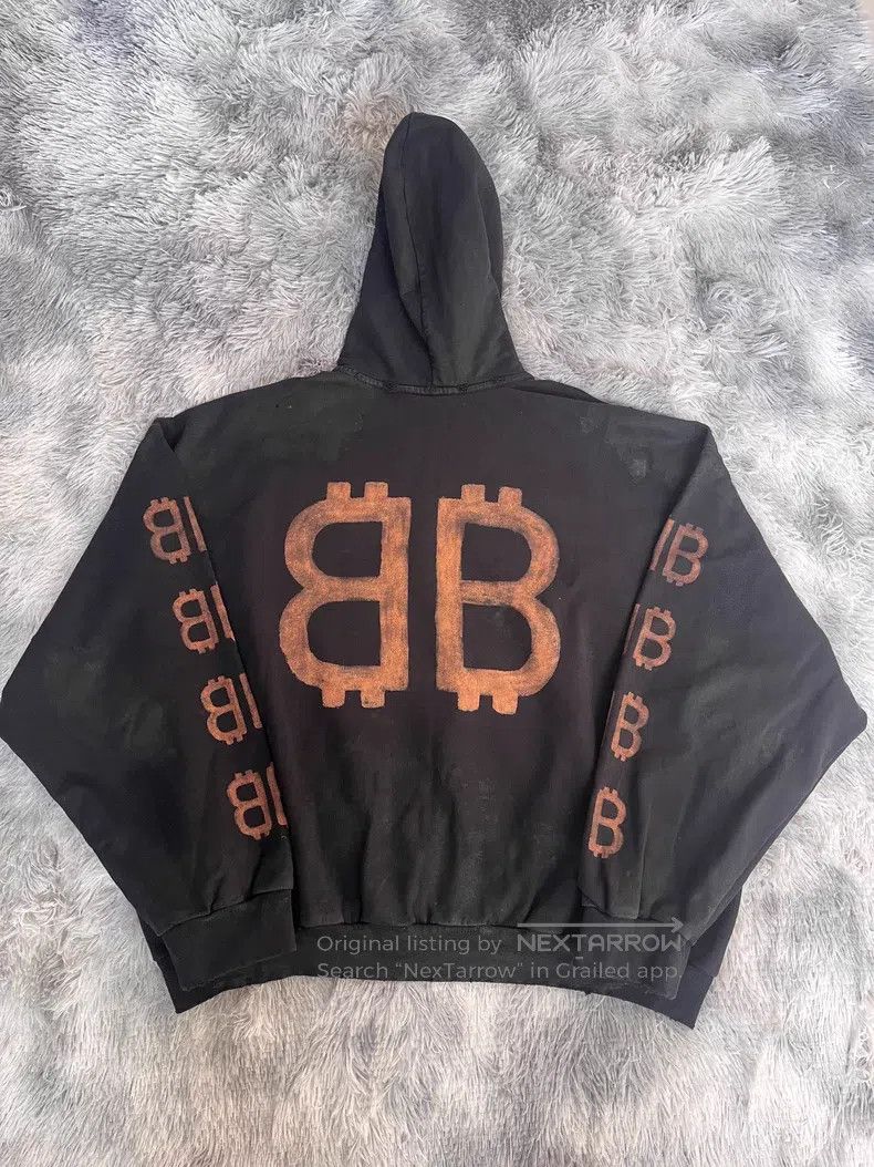 Balenciaga Balenciaga Letter Printed Distressed Hooded Sweatshirt Size US S / EU 44-46 / 1 - 6 Thumbnail