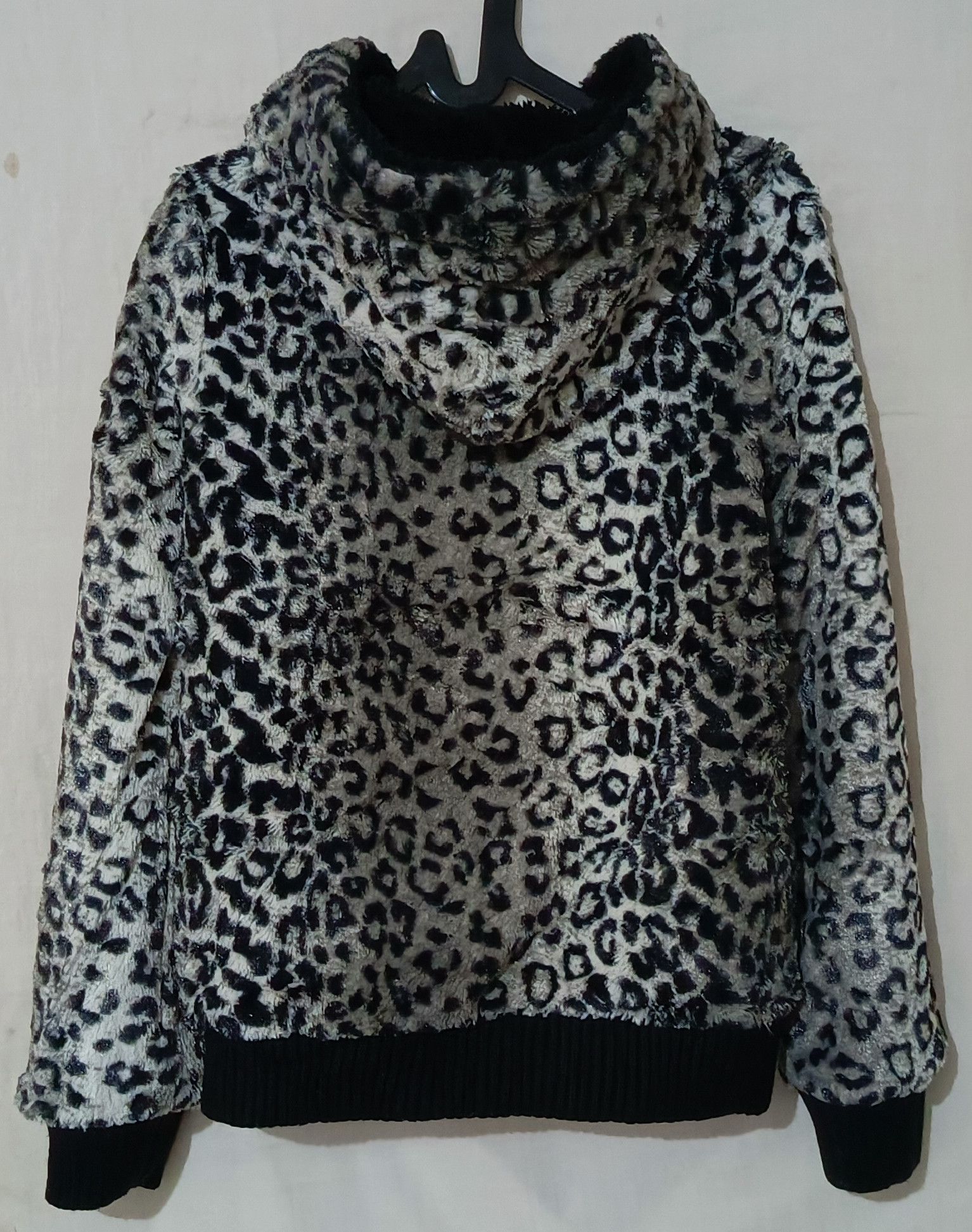 Le Grande Bleu (L.G.B.) white leopard Reversible Size US S / EU 44-46 / 1 - 2 Thumbnail
