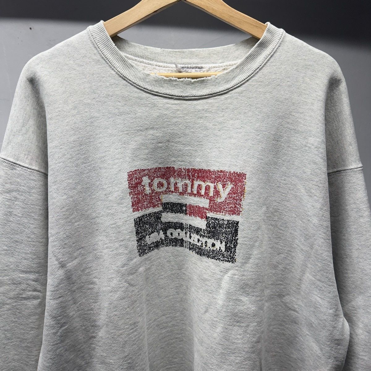 Vintage 90s Thrashed Faded Distressed Tommy Sweatshirt ERD Grunge Size US XXL / EU 58 / 5 - 2 Thumbnail