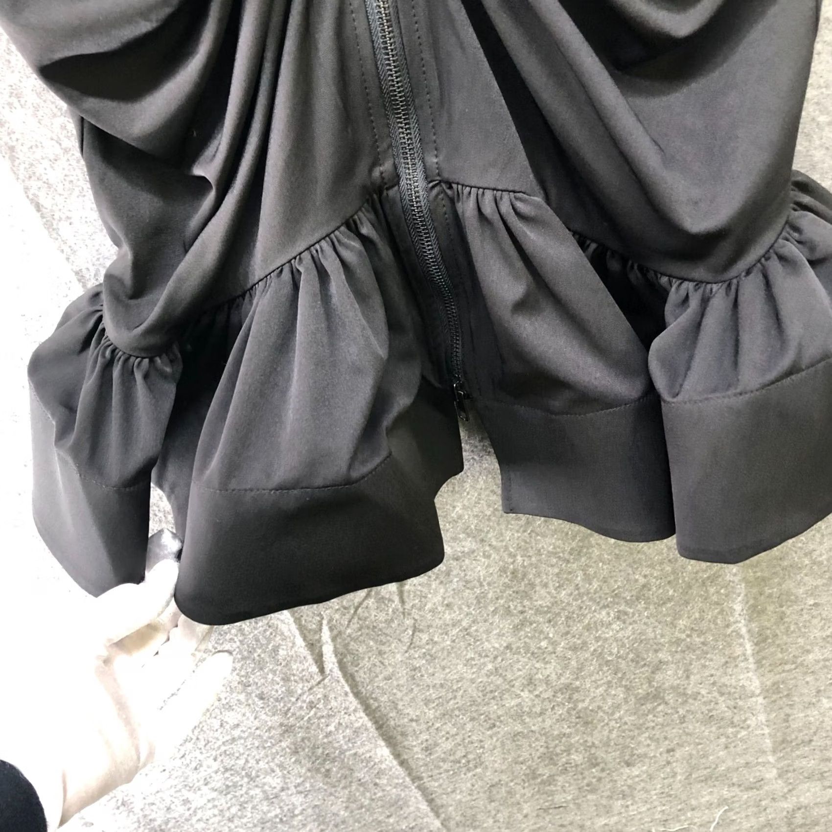 Vintage Gracia Skirt Womens S Black Ruched Zipper Front Midi Bodycon Ruffle Size 28" / US 6 / IT 42 - 4 Thumbnail