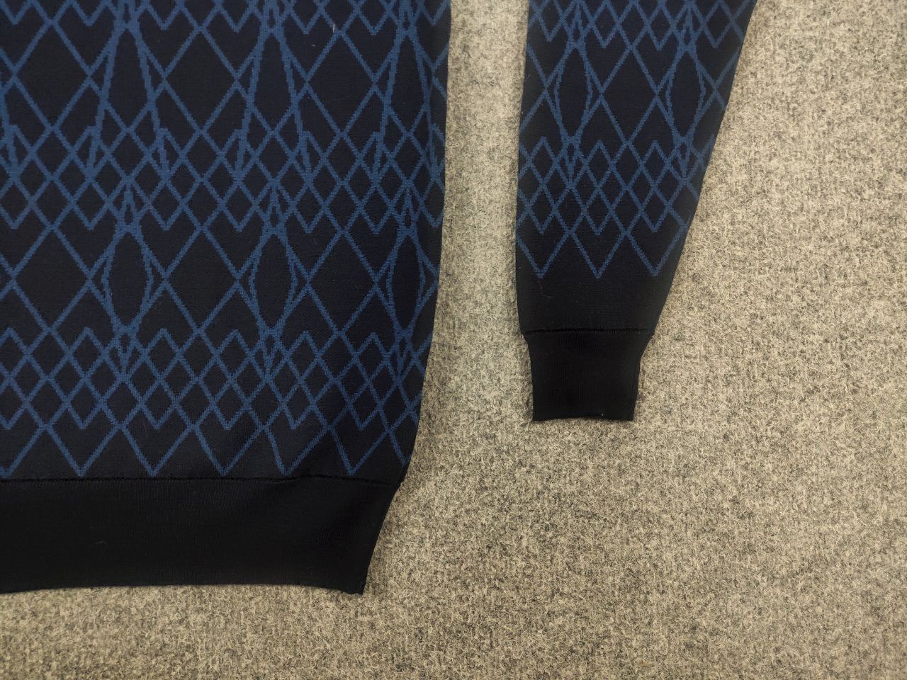 John Smedley John Smedley design blue wool sweater with geometric pattern Size US M / EU 48-50 / 2 - 4 Thumbnail