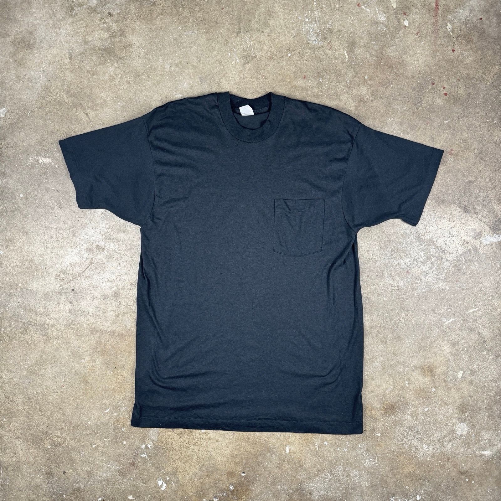 Fruit Of The Loom Vintage Fruit of the Loom Pocket Tee Black Men’s XXL USA Size US XXL / EU 58 / 5 - 1 Thumbnail