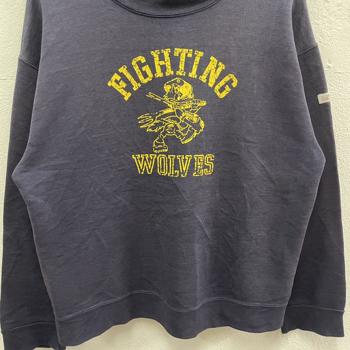 Edwin × Vintage 🔥Vintage Edwin Sports Fighting Wolves Sun Faded Sweatshirts Size US M / EU 48-50 / 2 - 5 Thumbnail