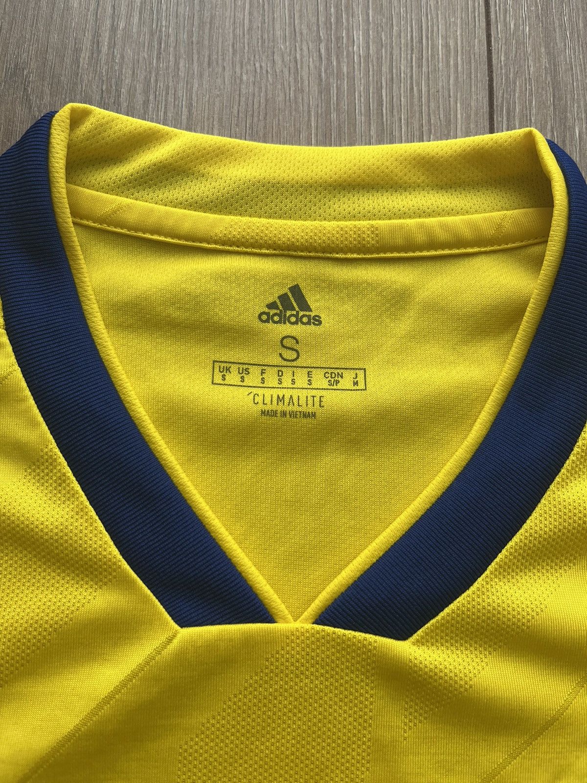 Adidas Adidas 2018-20 Sweden Home Shirt Size US S / EU 44-46 / 1 - 5 Thumbnail
