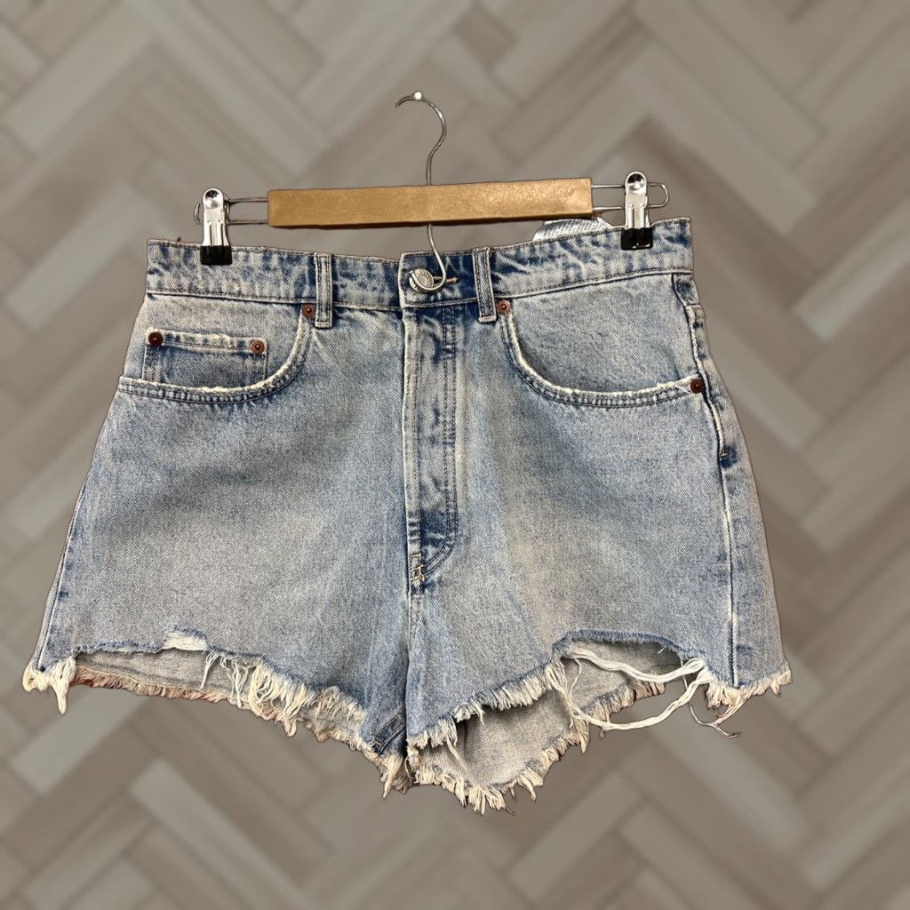 Zara Zara Denim Shorts Women 10 Blue High Rise Distressed Denim 5-Pocket Design Regular Women Size 10 Blue Zara Denim Shorts Size 24" / US 00 / IT 34 - 1 Thumbnail