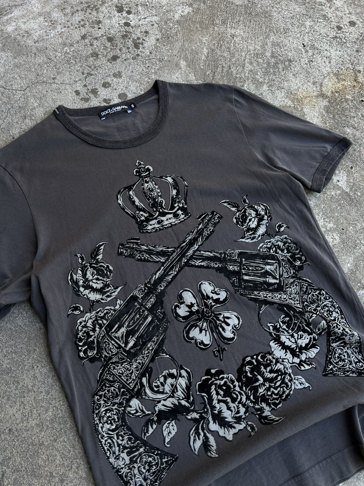 Dolce & Gabbana Dolce & Gabbana BigLogo Tshirt Guns Roses Crown Velvet Print Size US S / EU 44-46 / 1 - 3 Thumbnail