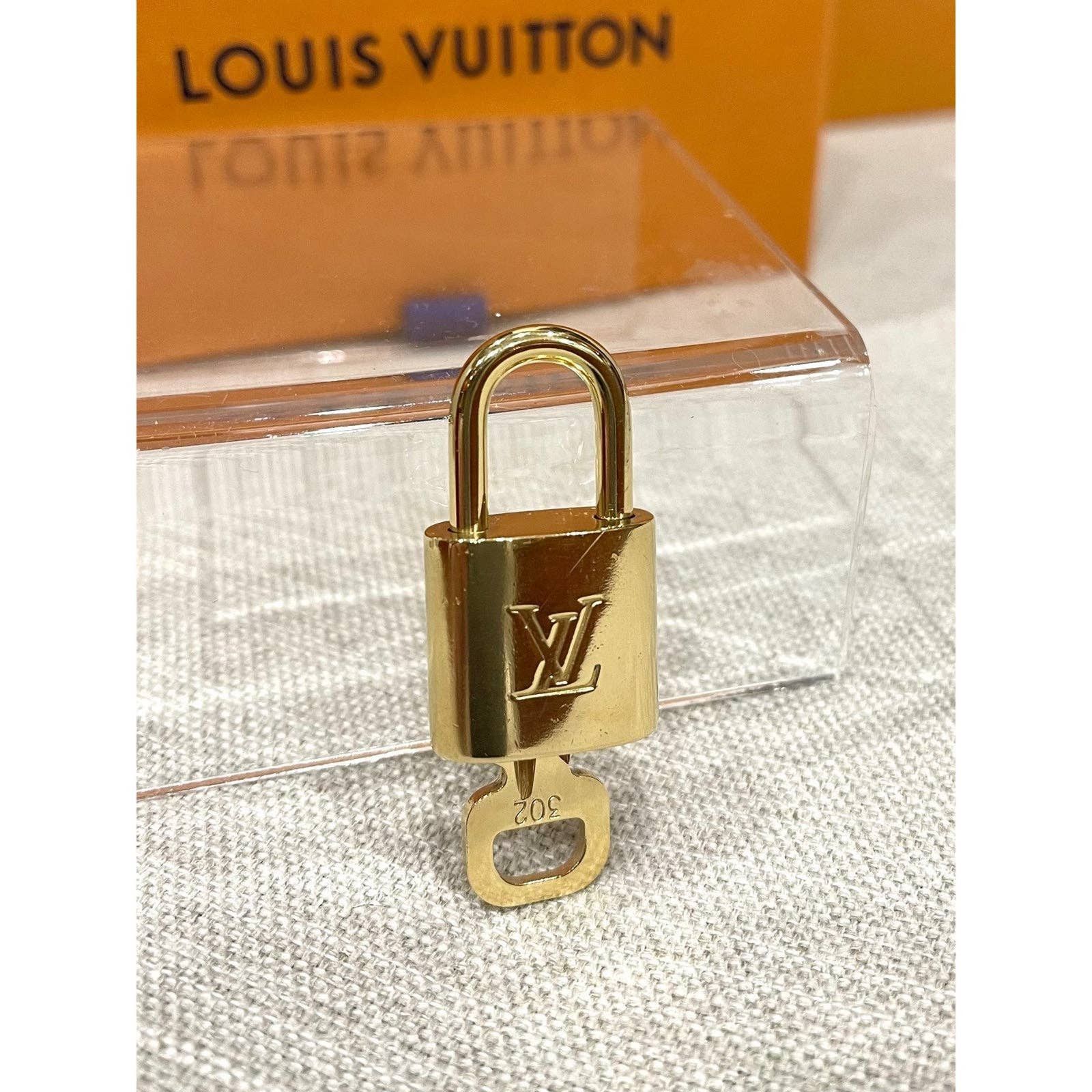 EB-171 #302 Authentic LOUIS VUITTON Lock & NO Key Padlock brass  Unpolished LV