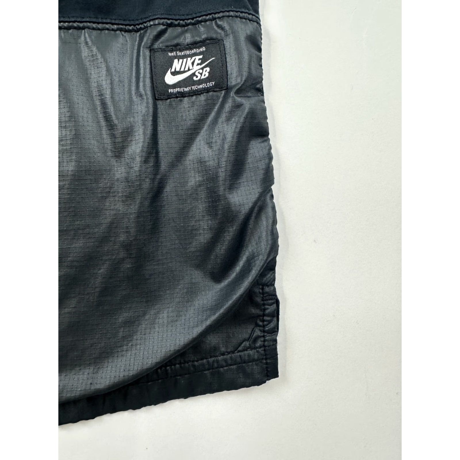 Nike Nike SB Shirt Mens Small Black Dri-FIT Lightweight Breathable Logo Athletic Skateboarding Short Sleeve Size US S / EU 44-46 / 1 - 7 Thumbnail