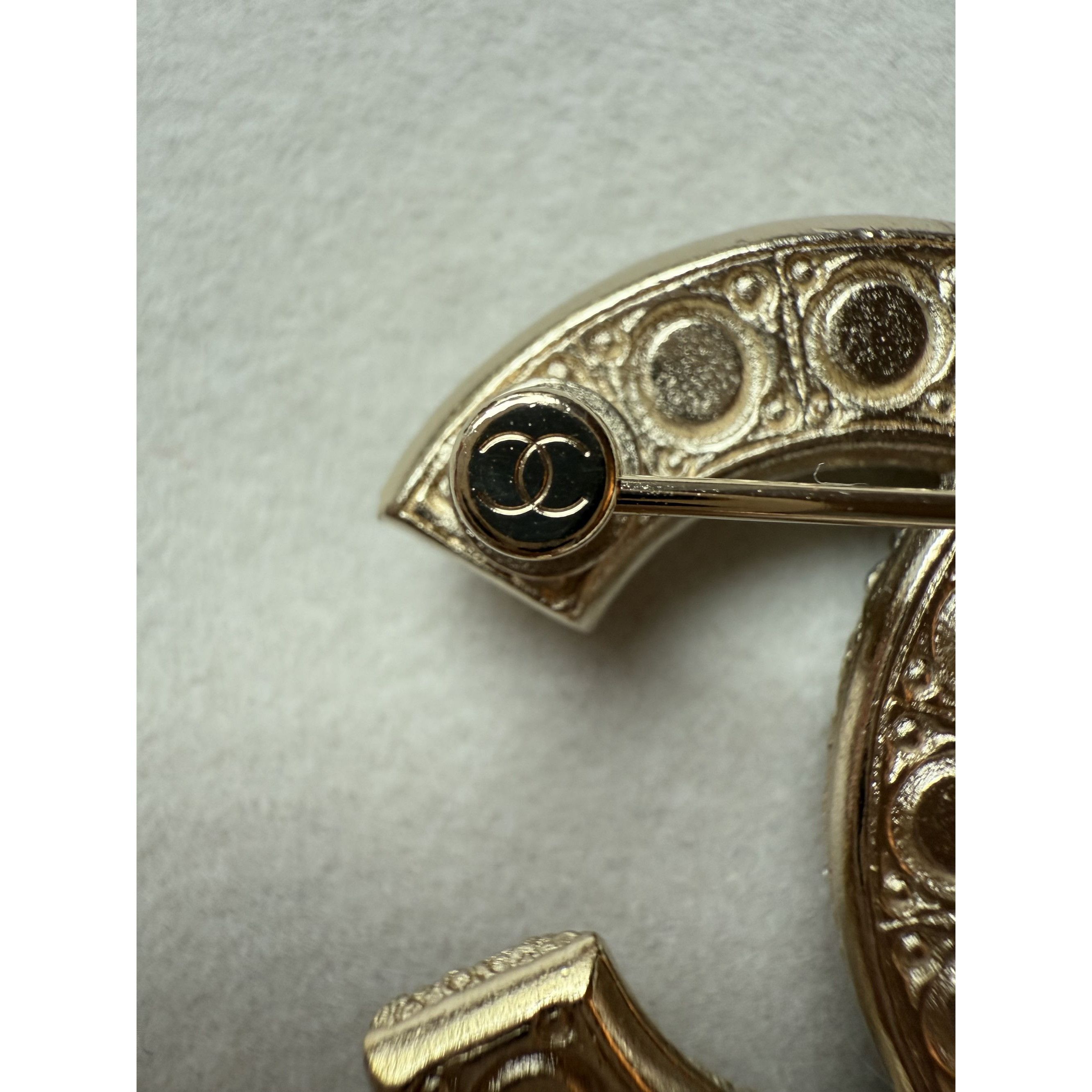 Chanel Chanel Gold-Tone CC Logo Brooch With Faux Pearls & Crystals Size ONE SIZE - 10 Thumbnail
