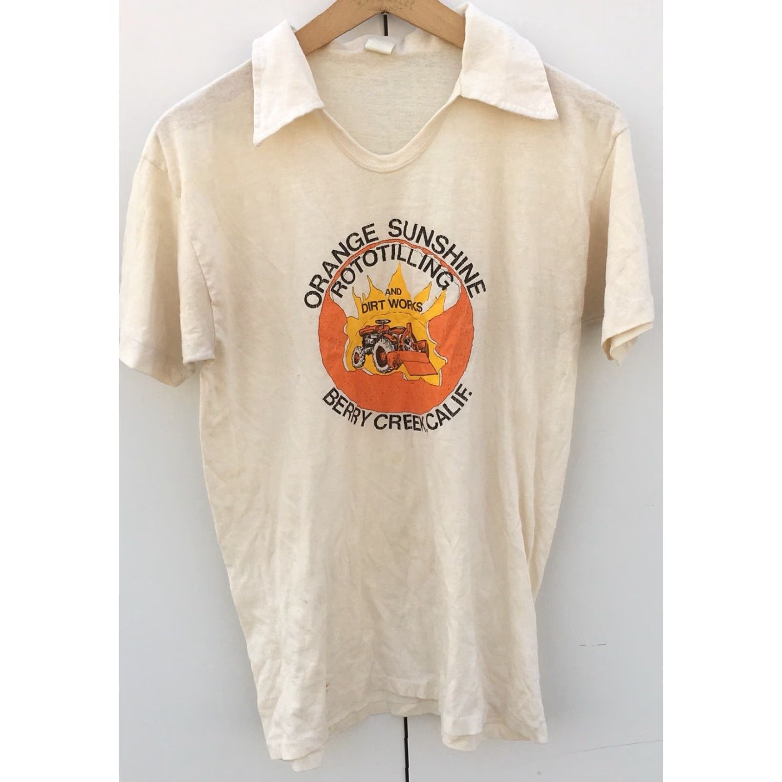 Vintage VINTAGE Orange Sunshine Rototilling And Dirt Works Berry Creek Calif Shirt L Ivory Polo Rugby Short Sleeve Mens/Womens? Size US L / EU 52-54 / 3 - 4 Thumbnail