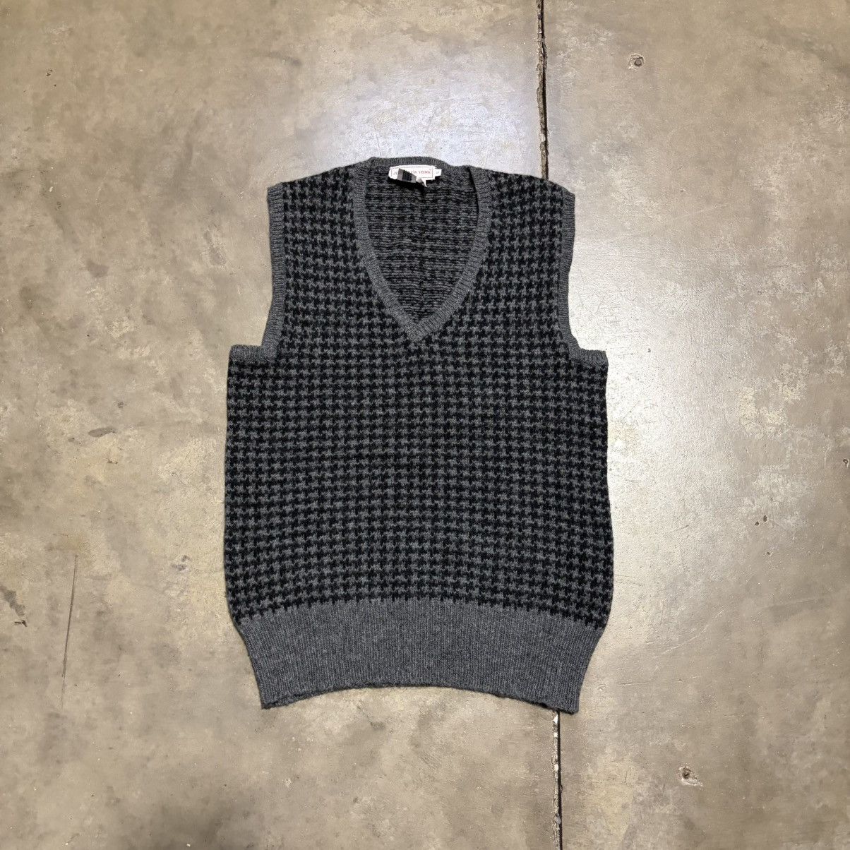 Jones New York Vintage Jones New York Wool Sweater Vest Houndstooth 90s USA Size US S / EU 44-46 / 1 - 1 Thumbnail