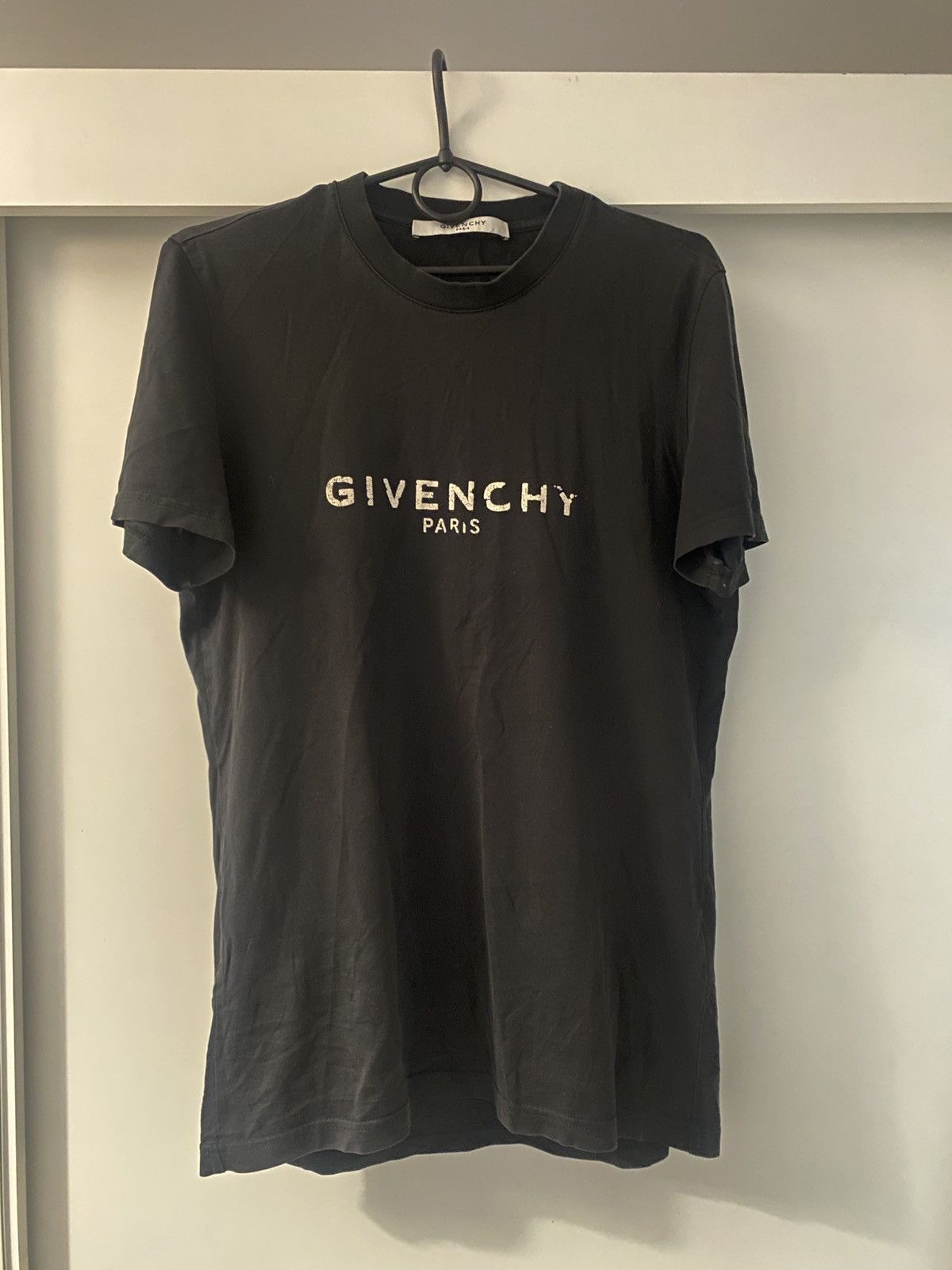 Givenchy Givenchy luxury distreesed logo tee Size US M / EU 48-50 / 2 - 1 Thumbnail