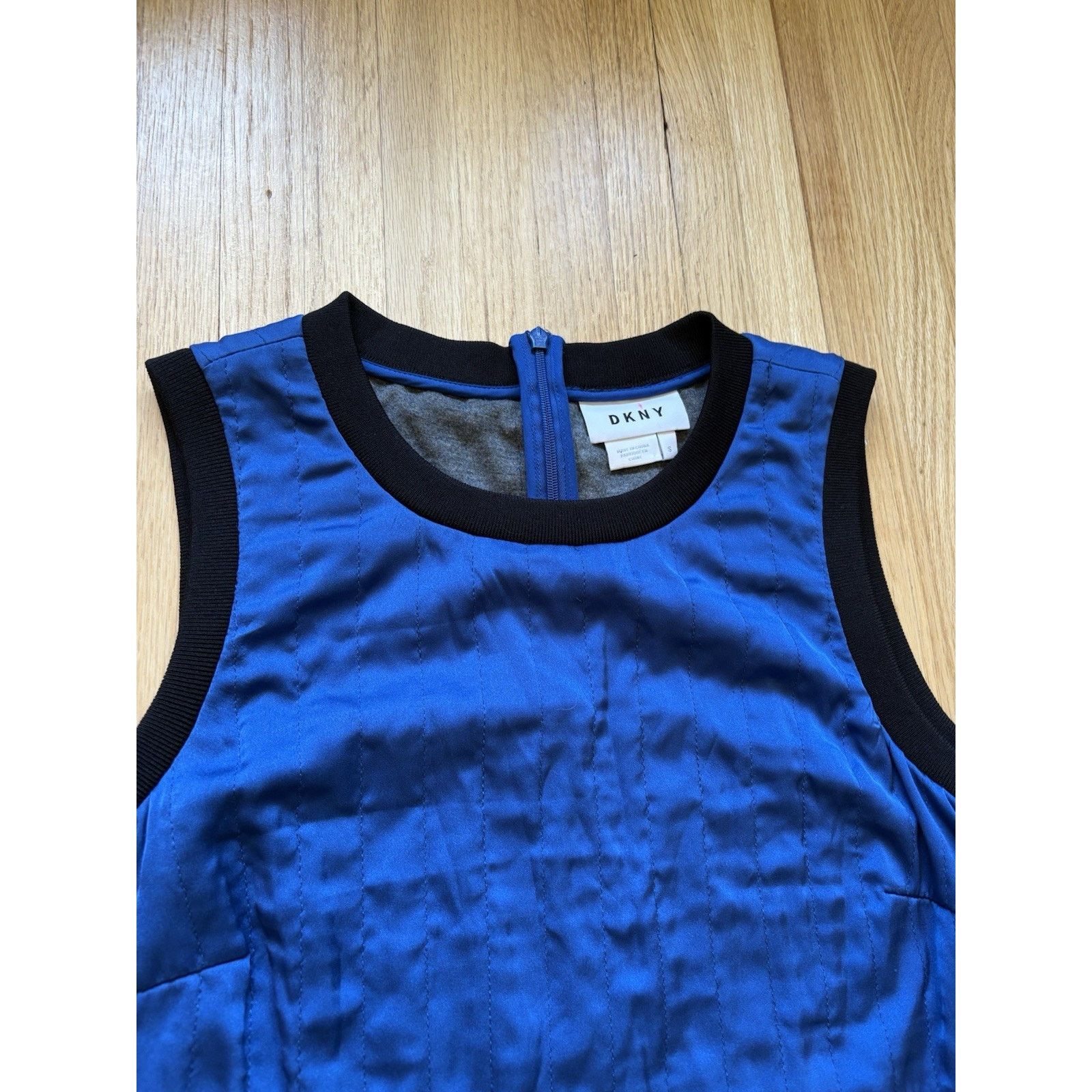 DKNY DKNY Women’s Silk Blue Sleeveless Top Blouse Black Trim Sz S Size S / US 4 / IT 40 - 2 Thumbnail