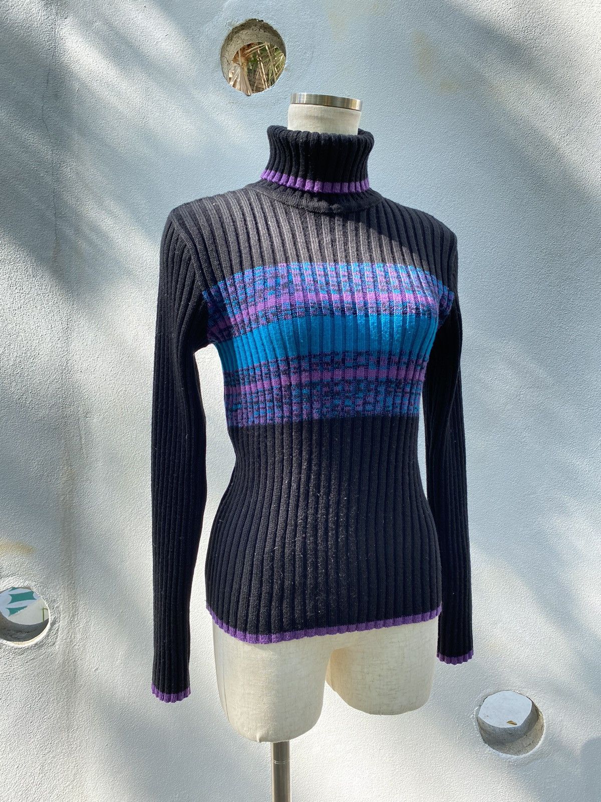 Morgan Homme MORGAN Black Ribbed Turtleneck with Purple-Blue Stripes Size M / US 6-8 / IT 42-44 - 15 Thumbnail