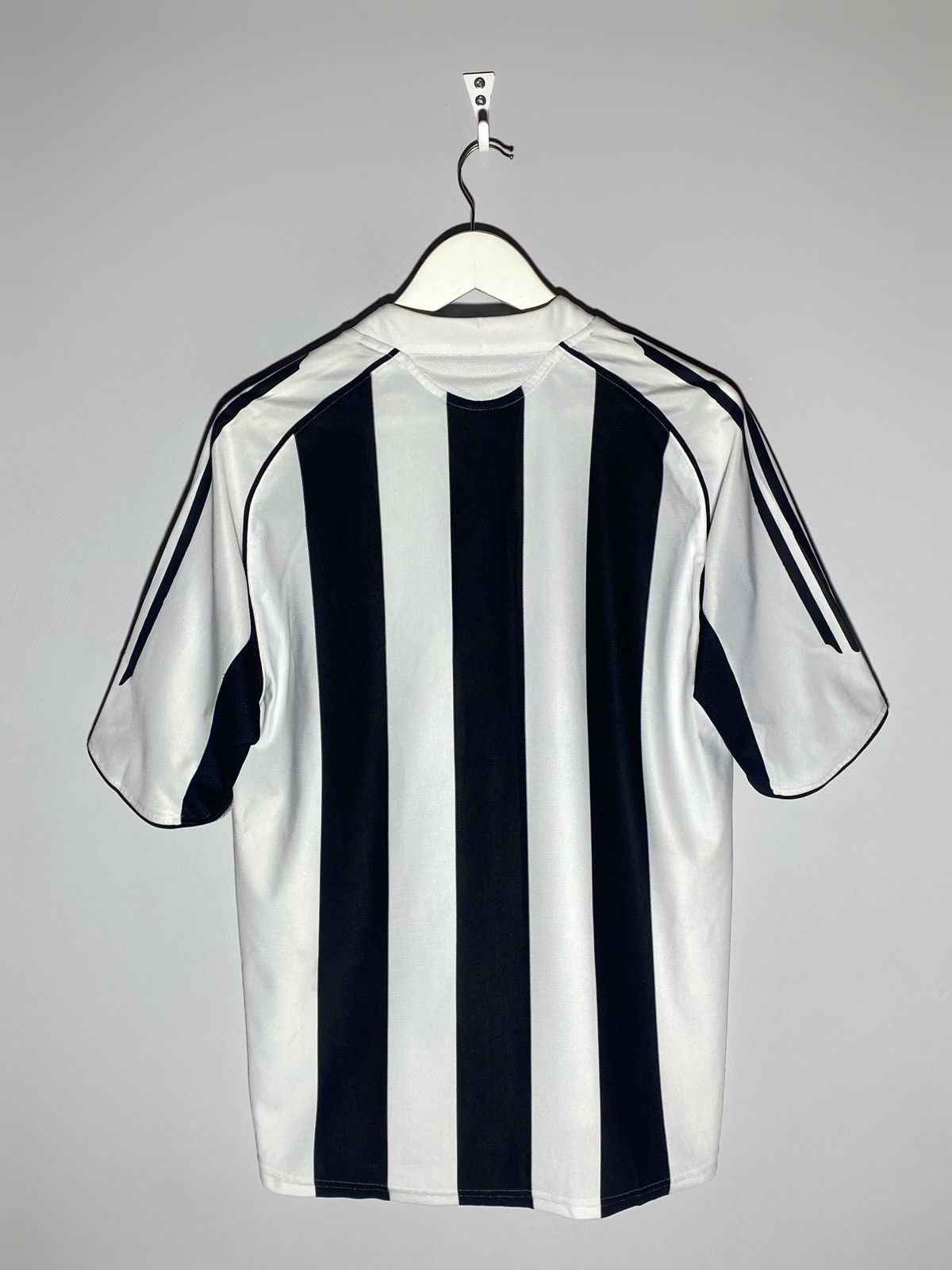 Adidas × Vintage Vintage Adidas Newcastle United Hype Y2k Blokecore Jersey Size US M / EU 48-50 / 2 - 2 Thumbnail