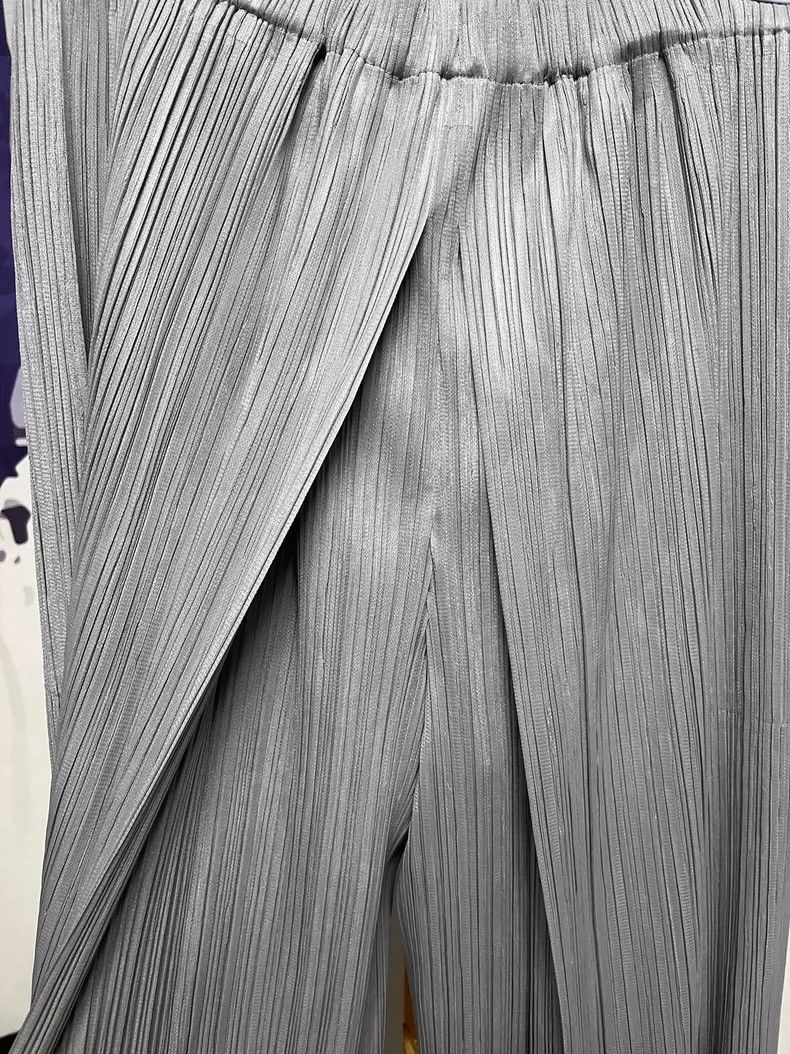 Issey Miyake Issey Miyake size:2 Grey pleated trousers Size 23" - 3 Thumbnail