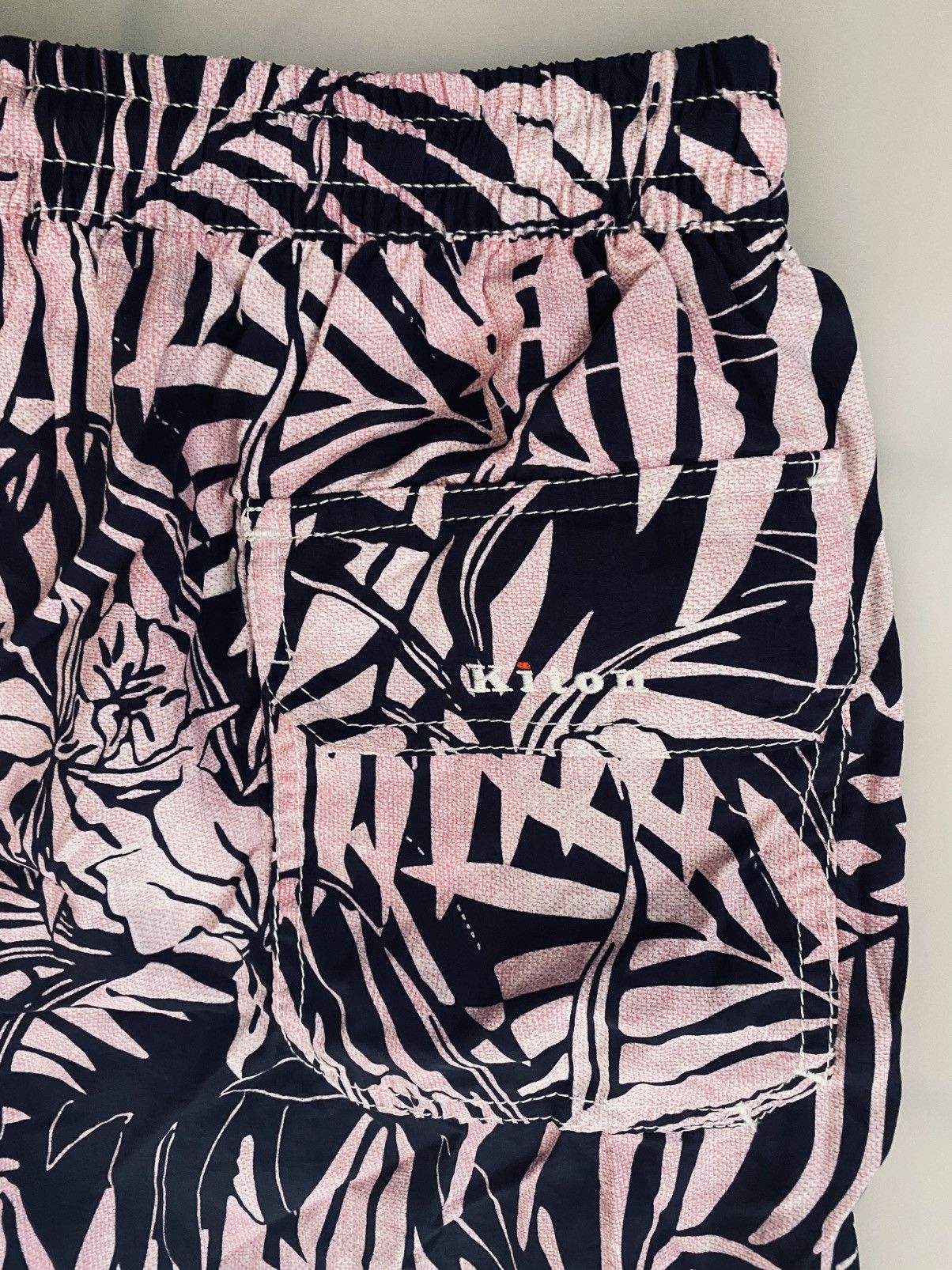 Kiton Kiton 🇮🇹 fuchsia/navy palm frond resort swim trunks S NWT Size US 32 / EU 48 - 11 Thumbnail