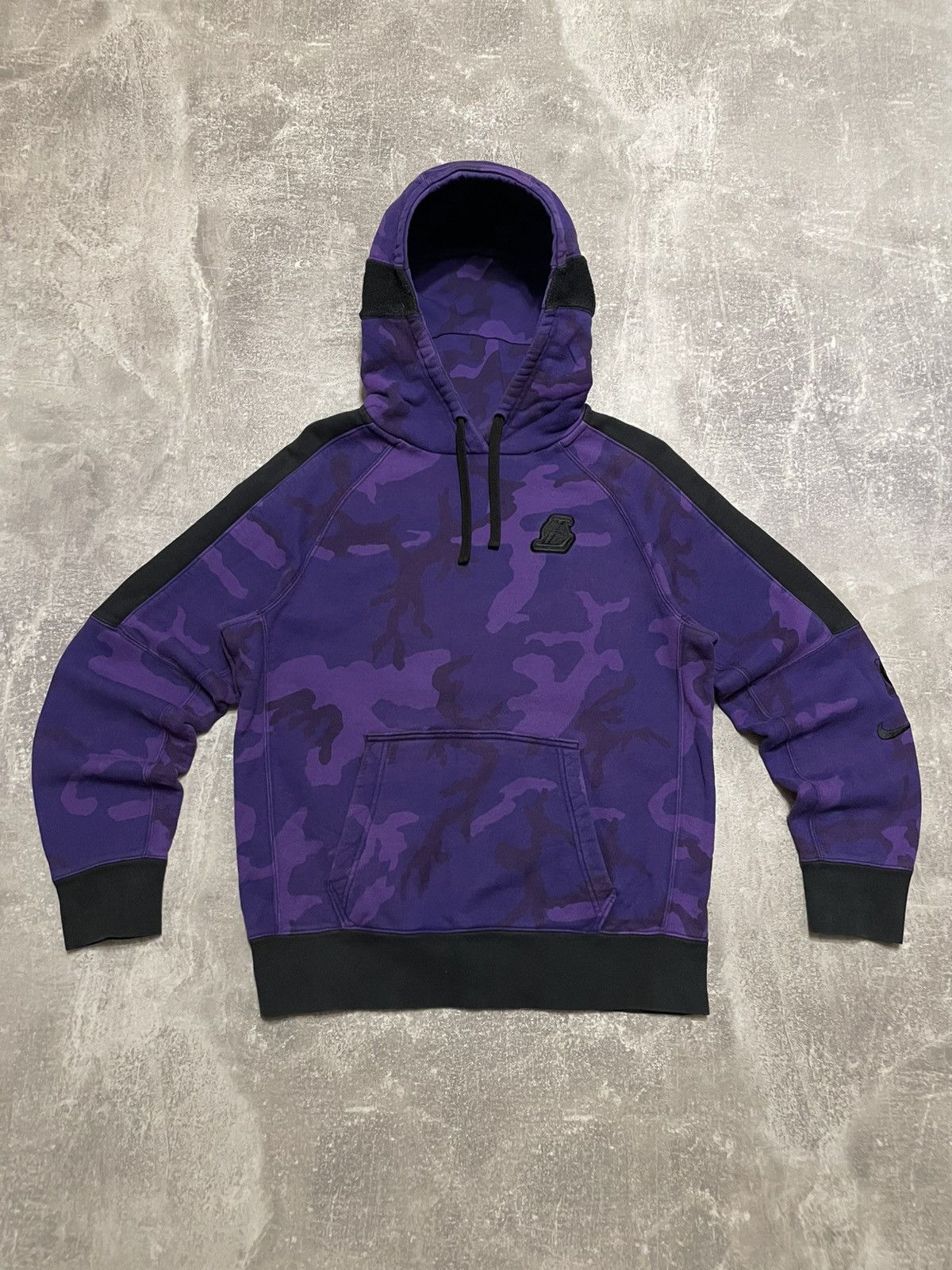 NBA × Nike Vintage Nike NBA LA Lakers Lebron Hoodie Purple Camo Size US M / EU 48-50 / 2 - 1 Thumbnail