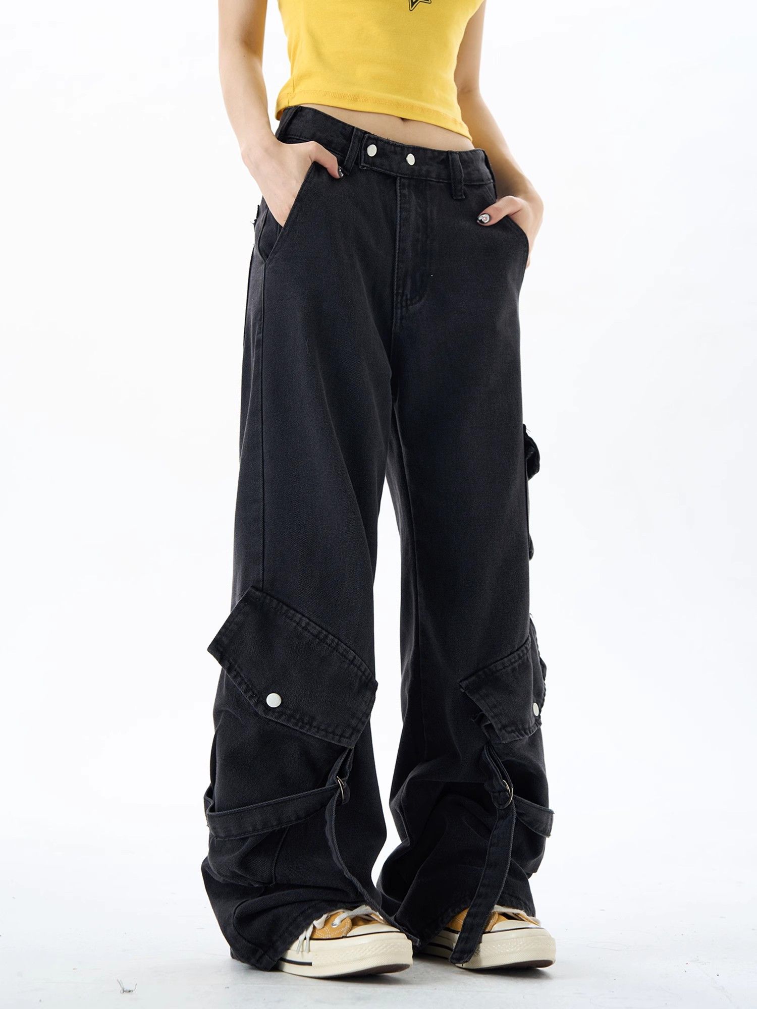 image of Vintage Black Wide Leg Large Pocket Jeans, Men's (Size 32)