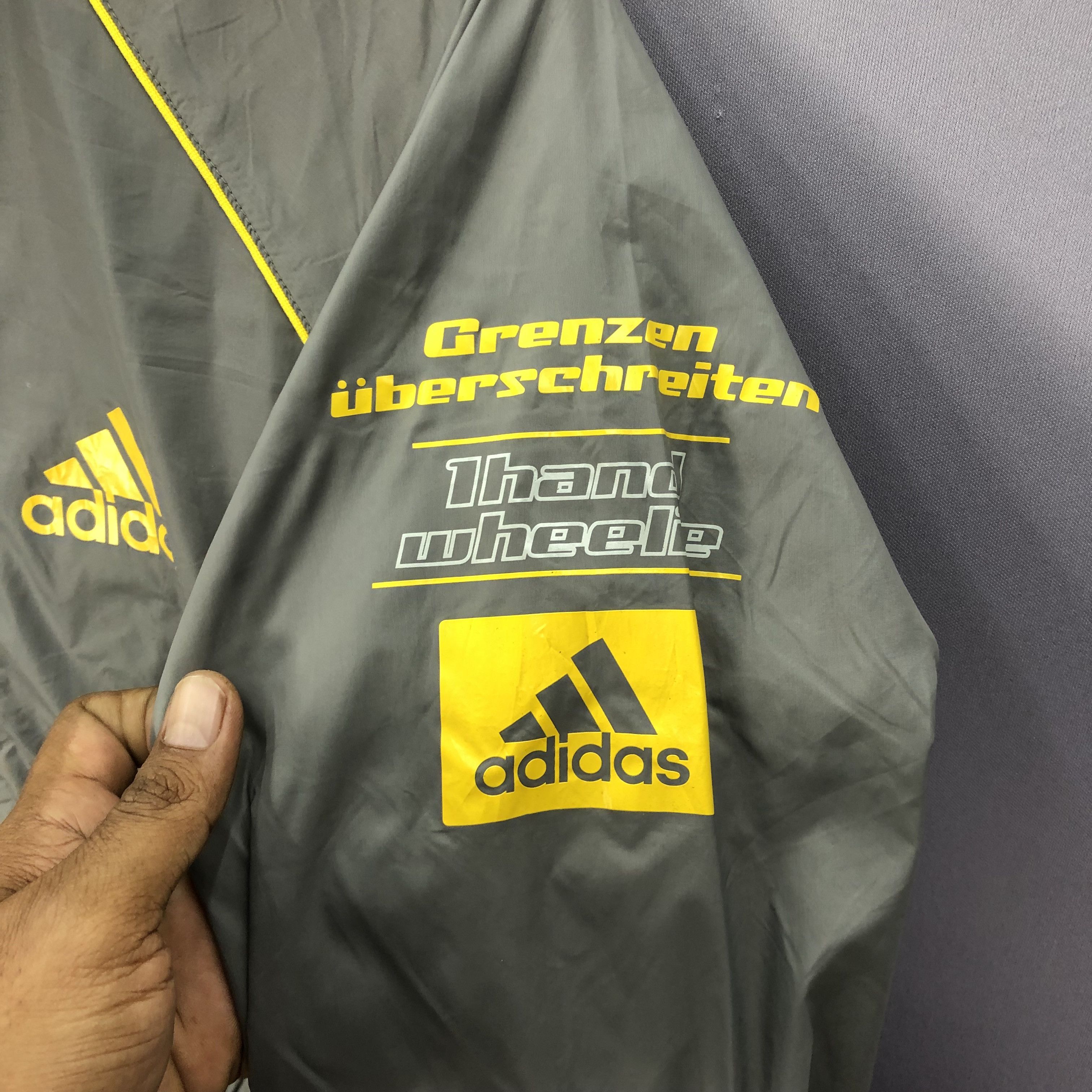 Adidas × Vintage Vintage Adidas Grenzen Uberschreiten Windbreaker Jacket Size US L / EU 52-54 / 3 - 5 Thumbnail