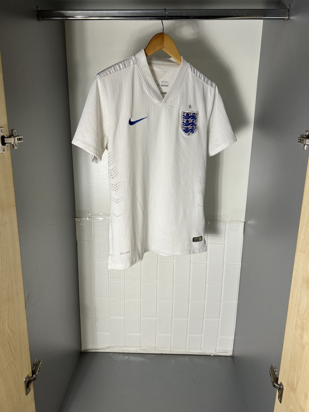 Nike VINTAGE NIKE ENGLAND SOCCER JERSEY MANCHESTER RETRO Y2K 90s Size US S / EU 44-46 / 1 - 4 Thumbnail
