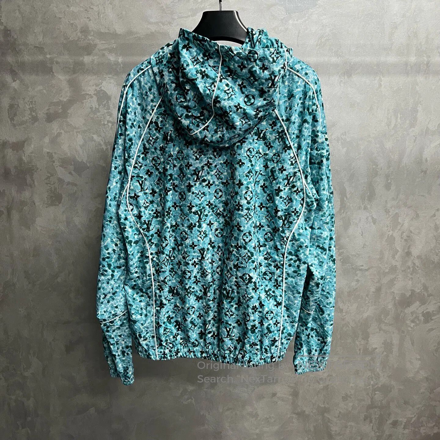 Louis Vuitton Louis Vuitton Logo-printed hooded long-sleeved jacket| Size US L / EU 52-54 / 3 - 6 Thumbnail