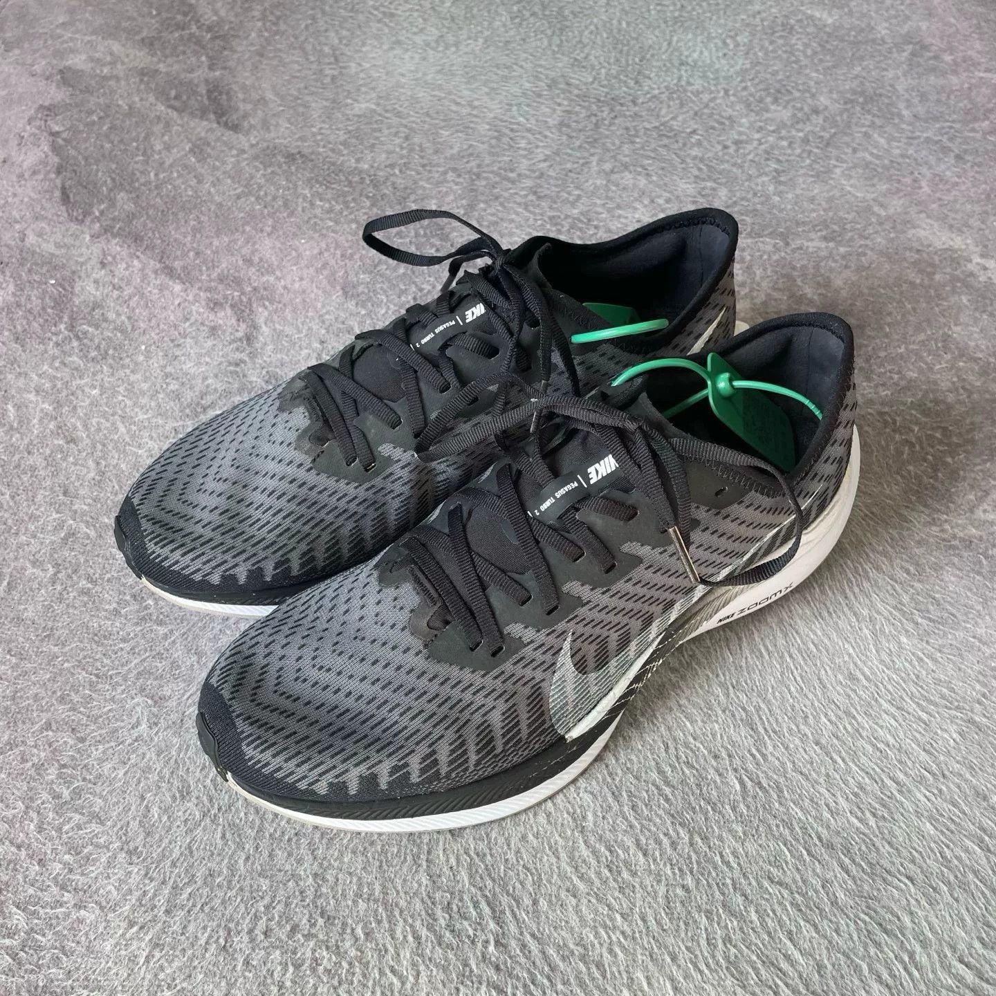 Nike Nike Black Lowtop Sneakers 42 Men Size US 9 / EU 42 - 1 Thumbnail