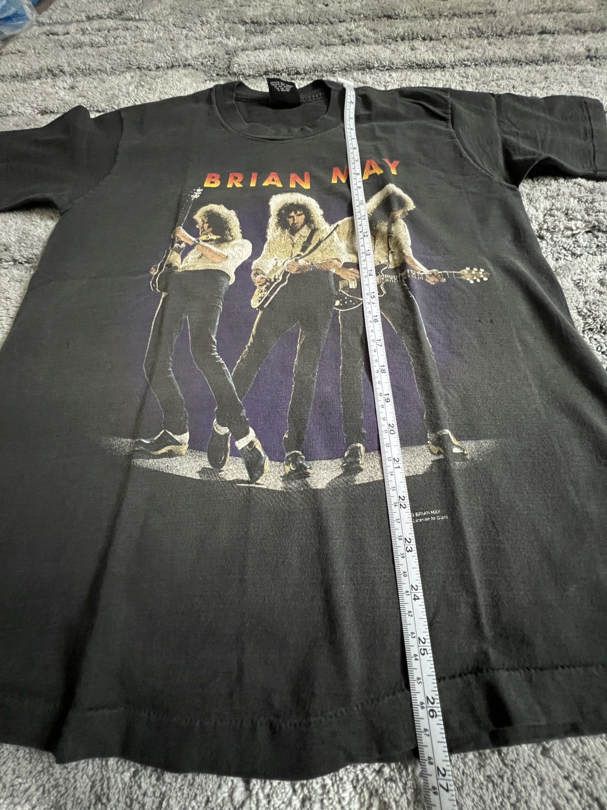 Giant Vintage Queen t shirt (brian May) Size US L / EU 52-54 / 3 - 7 Thumbnail