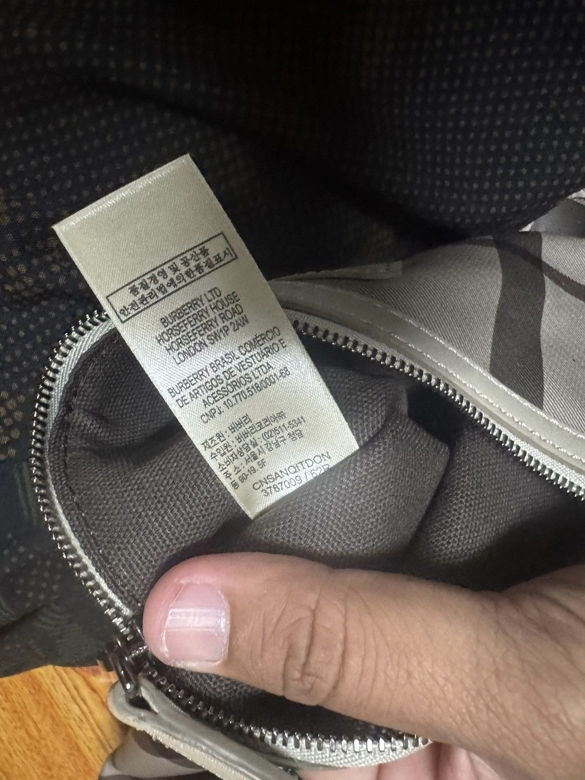 Burberry Burberry Smoke Grey Haymarket Novacheck Tote Bag Size ONE SIZE - 15 Thumbnail