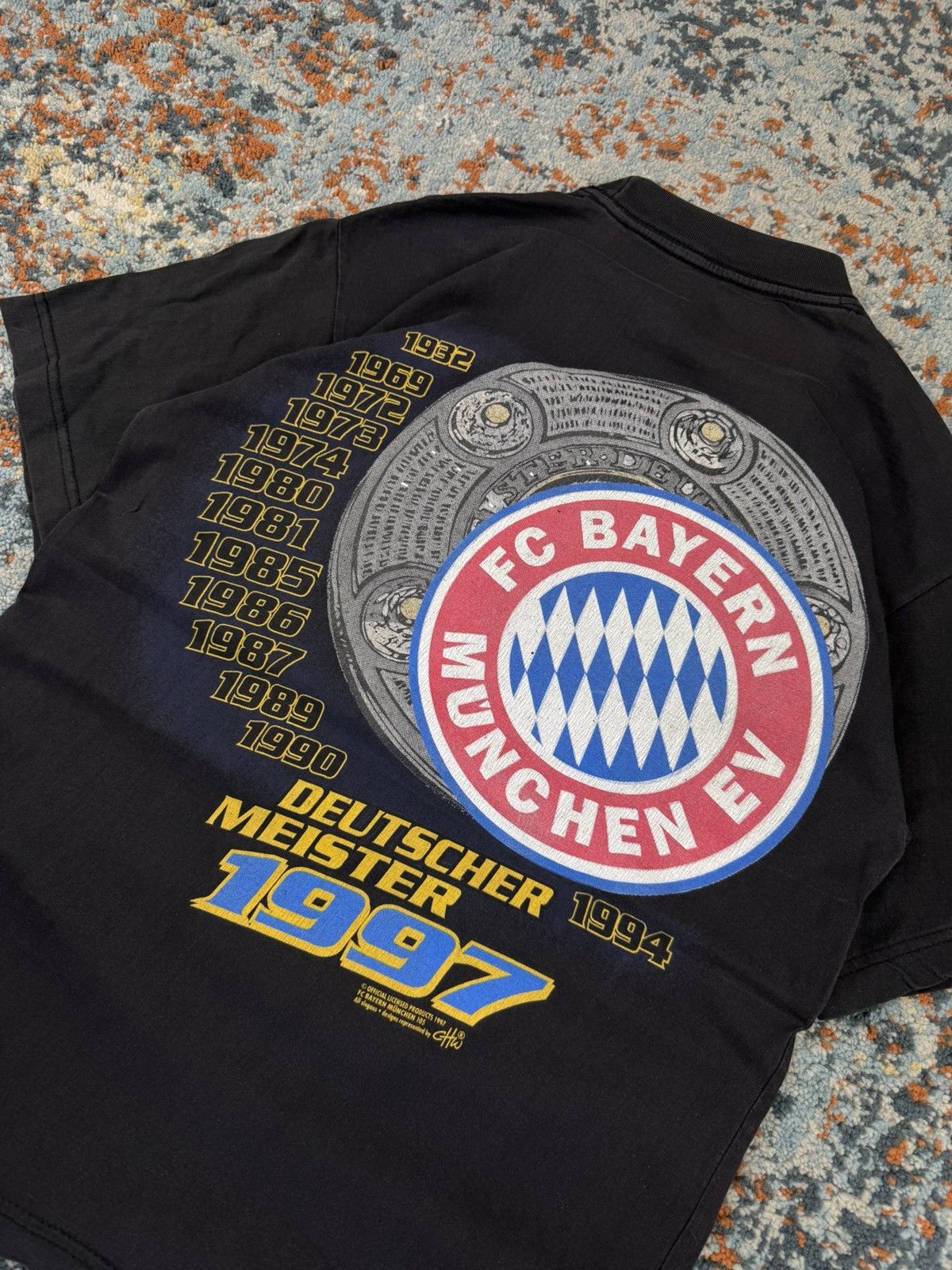 Vintage Vintage 1997 FC Bayern Munchen football soccer graphic tee Size US S / EU 44-46 / 1 - 6 Thumbnail